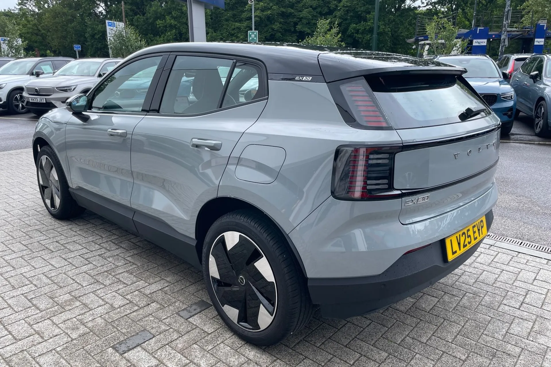 Volvo EX30 thumbnail image number 9