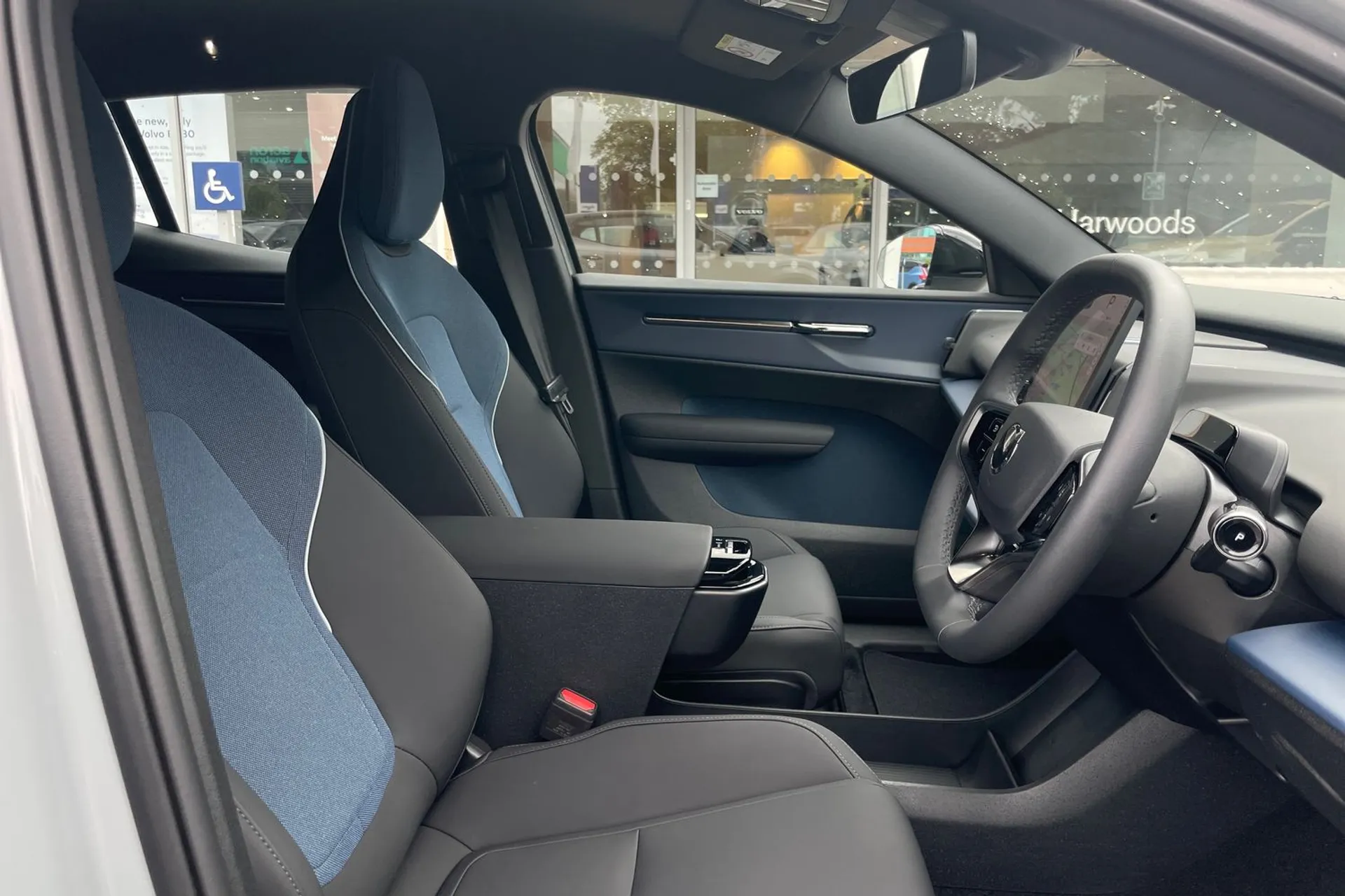 Volvo EX30 thumbnail image number 25