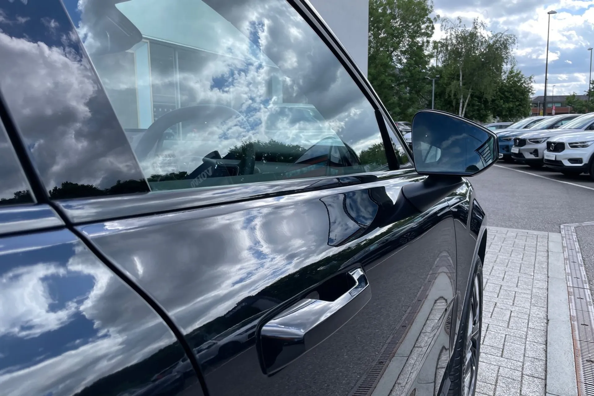 Volvo EX30 thumbnail image number 17