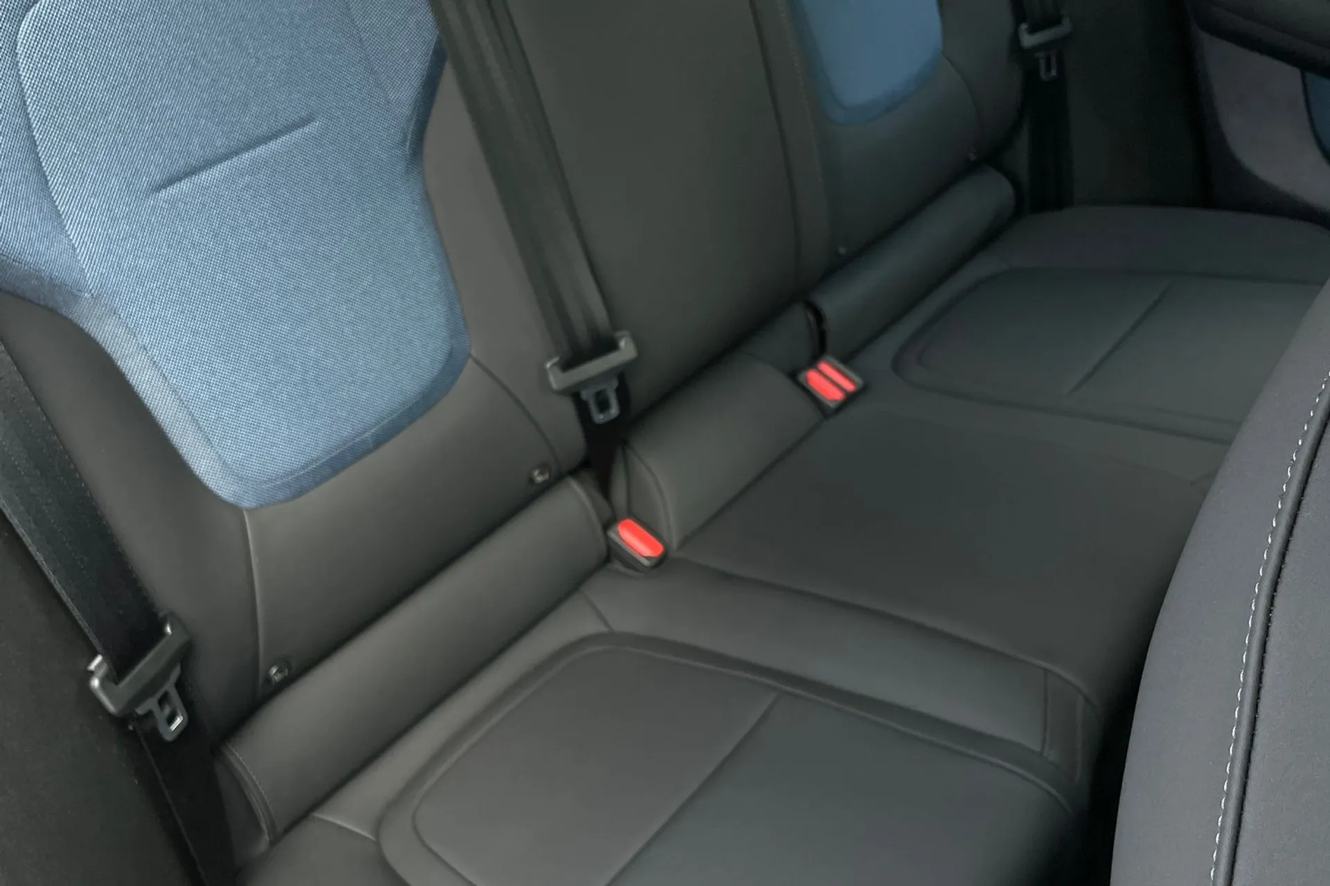 Volvo EX30 thumbnail image number 25