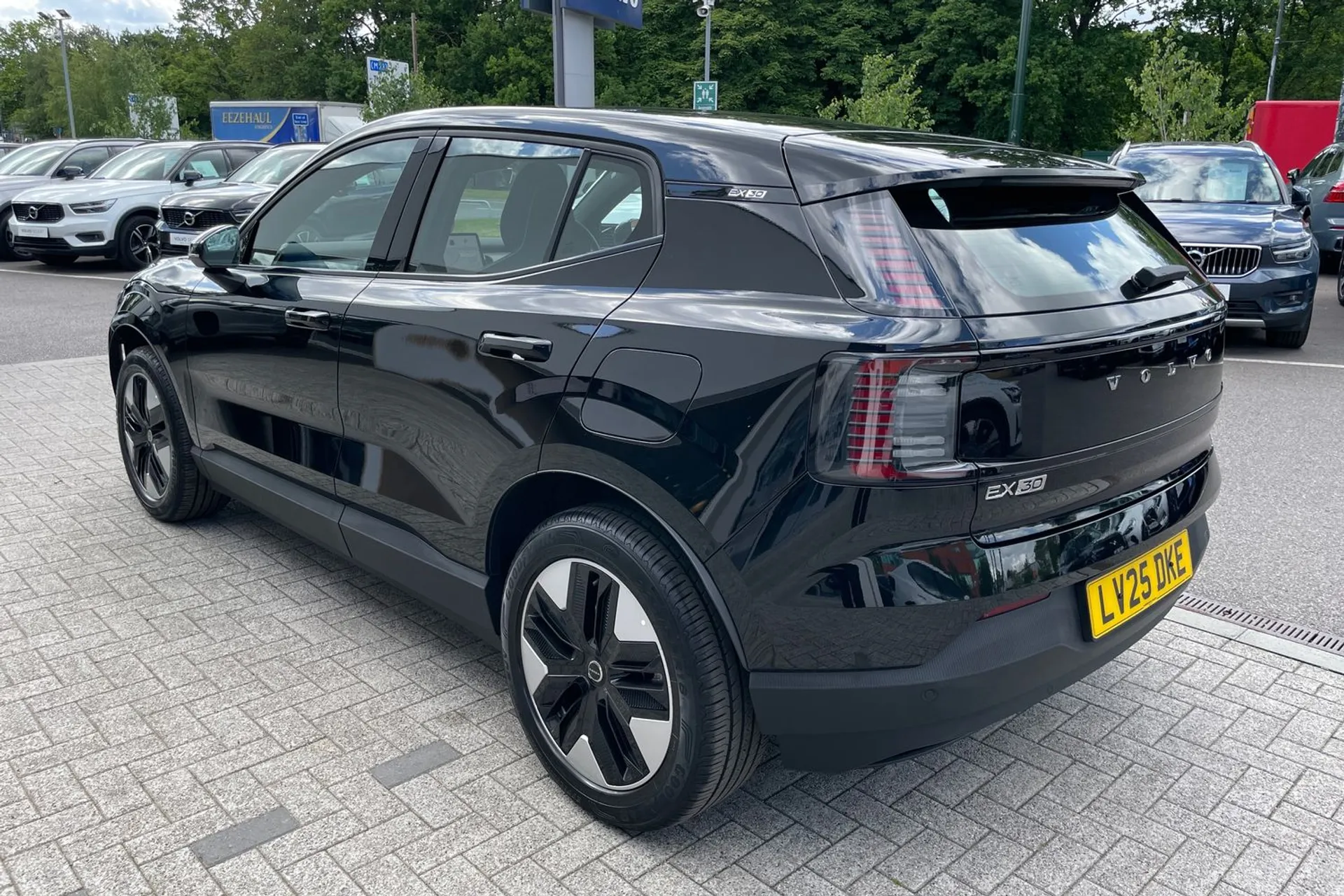 Volvo EX30 thumbnail image number 10