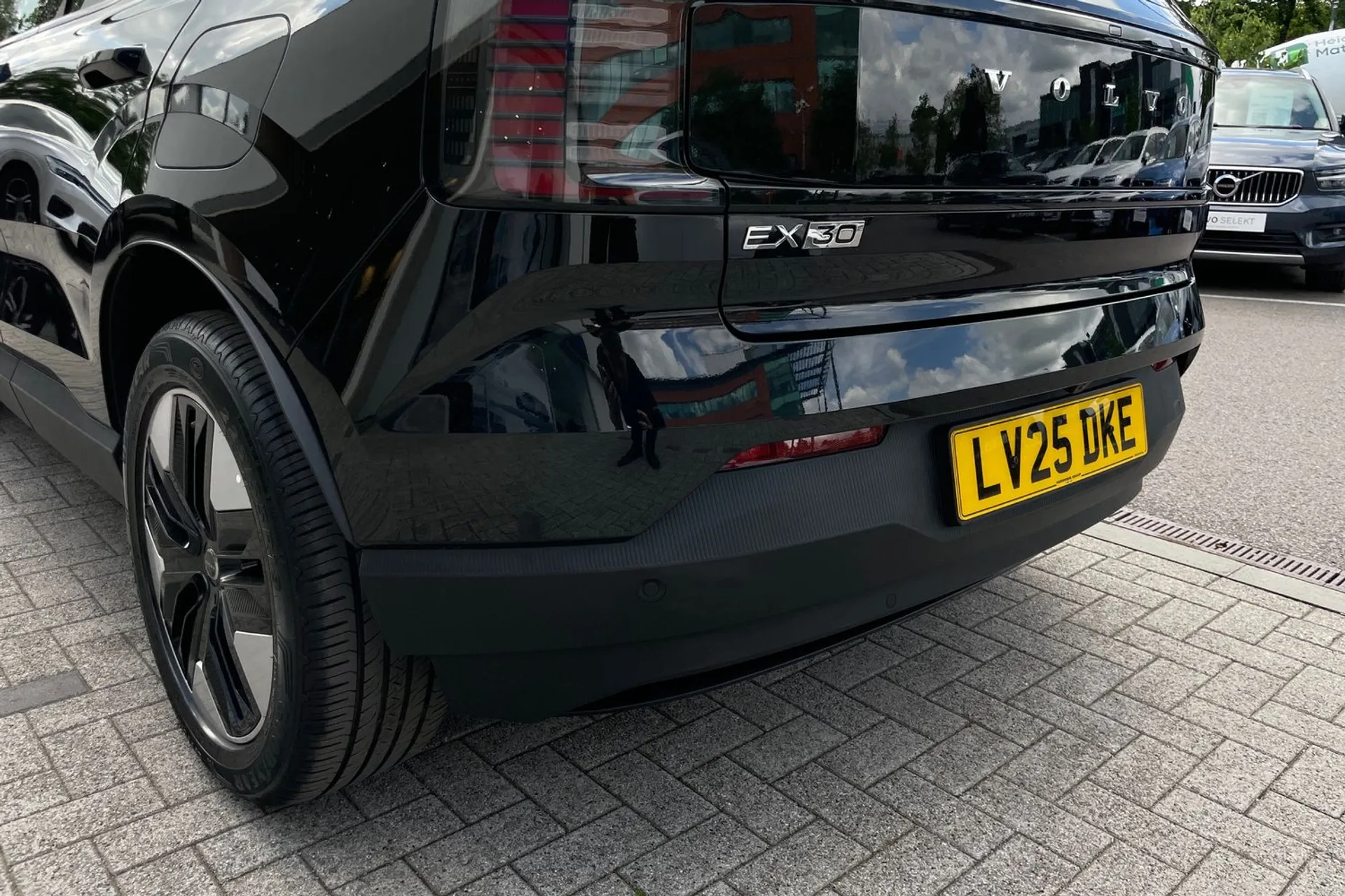 Volvo EX30 thumbnail image number 17