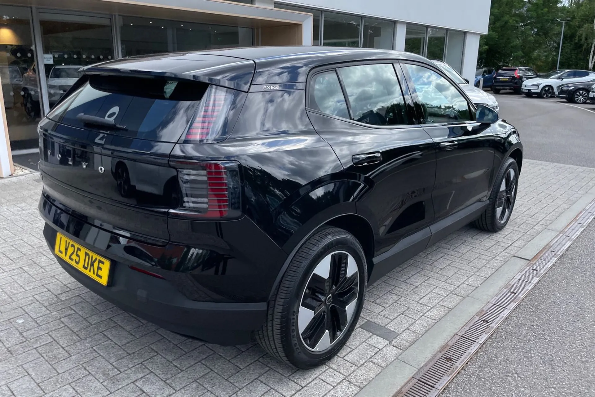 Volvo EX30 thumbnail image number 7