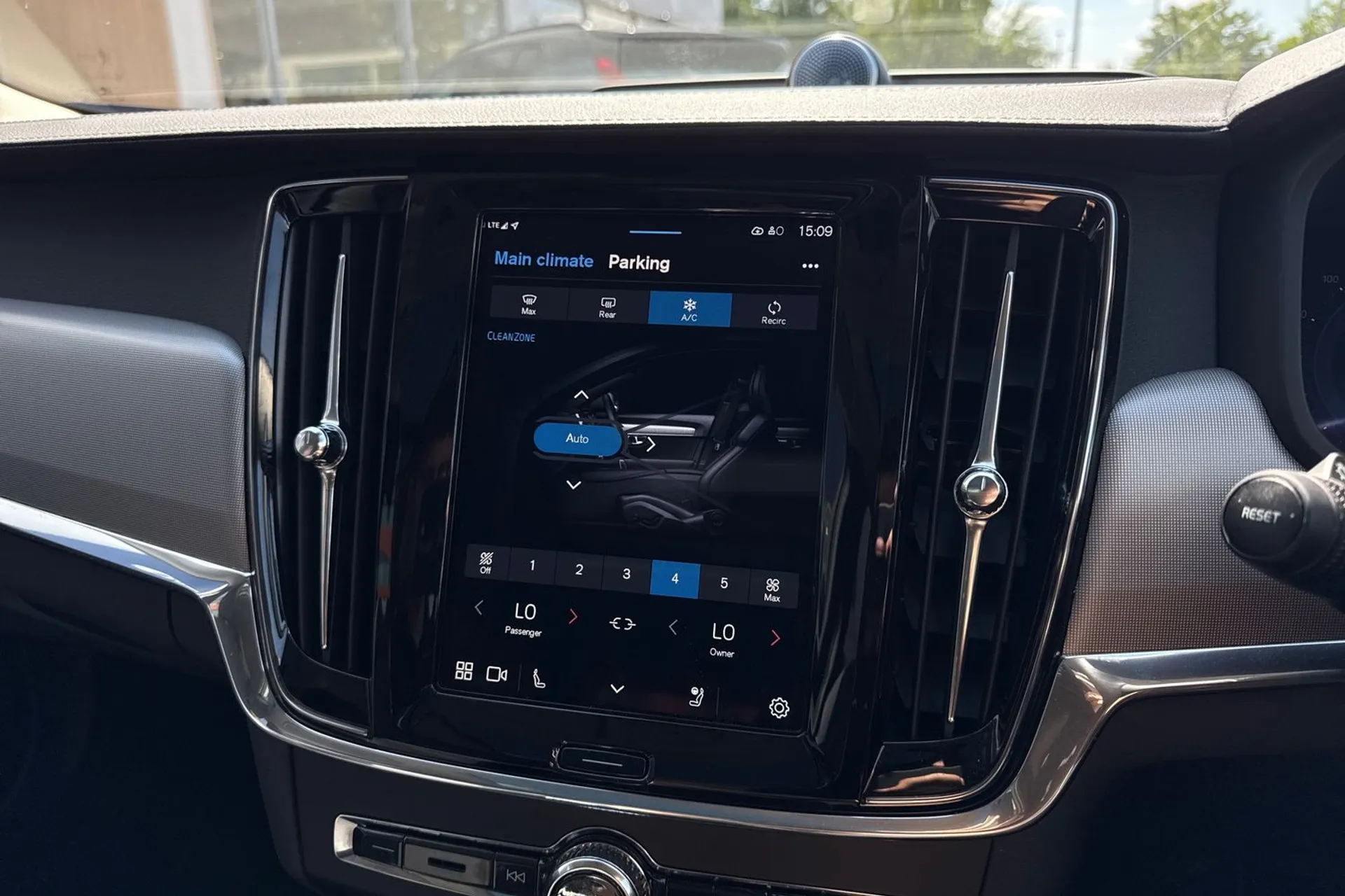 Volvo V90 thumbnail image number 39