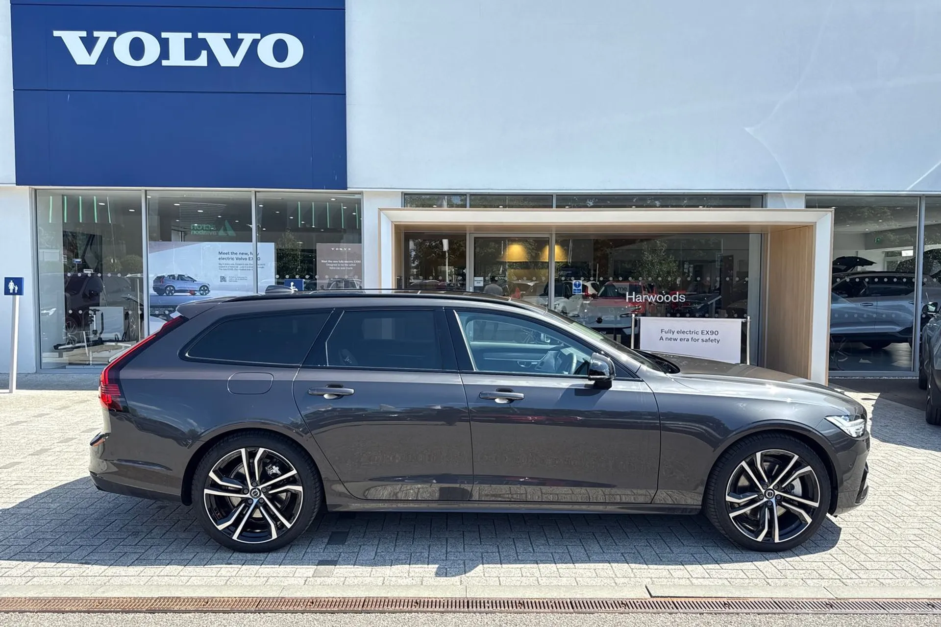 Volvo V90 thumbnail image number 2
