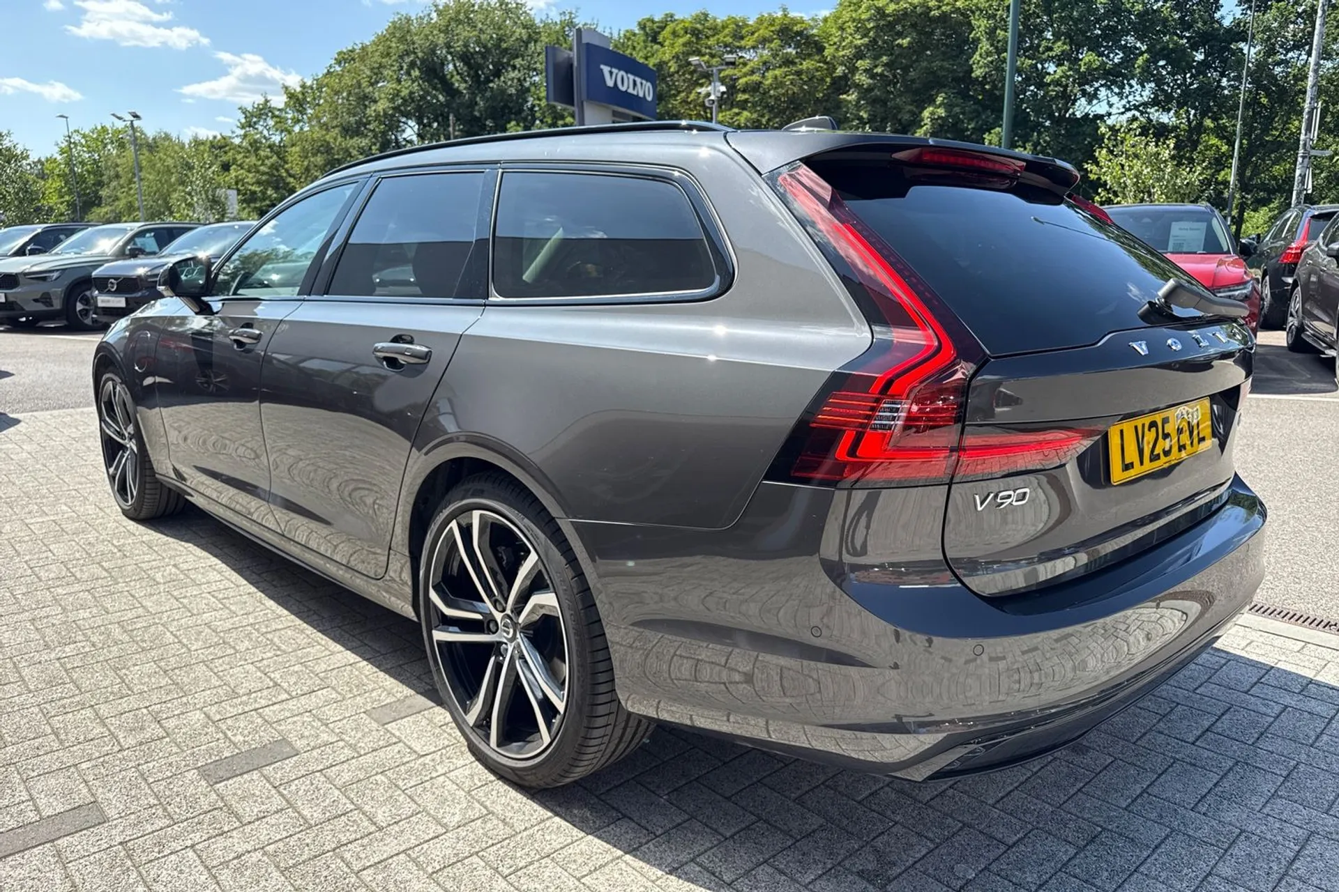 Volvo V90 thumbnail image number 9