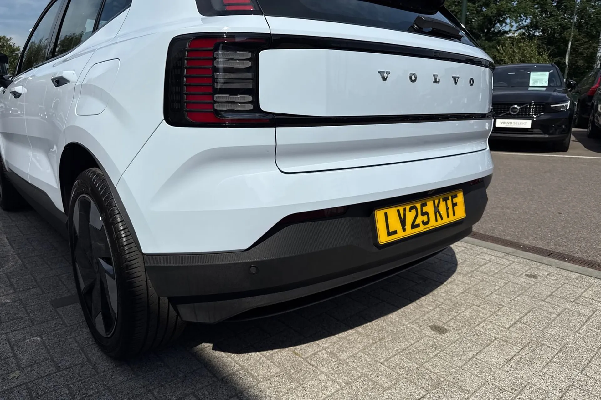 Volvo EX30 thumbnail image number 17