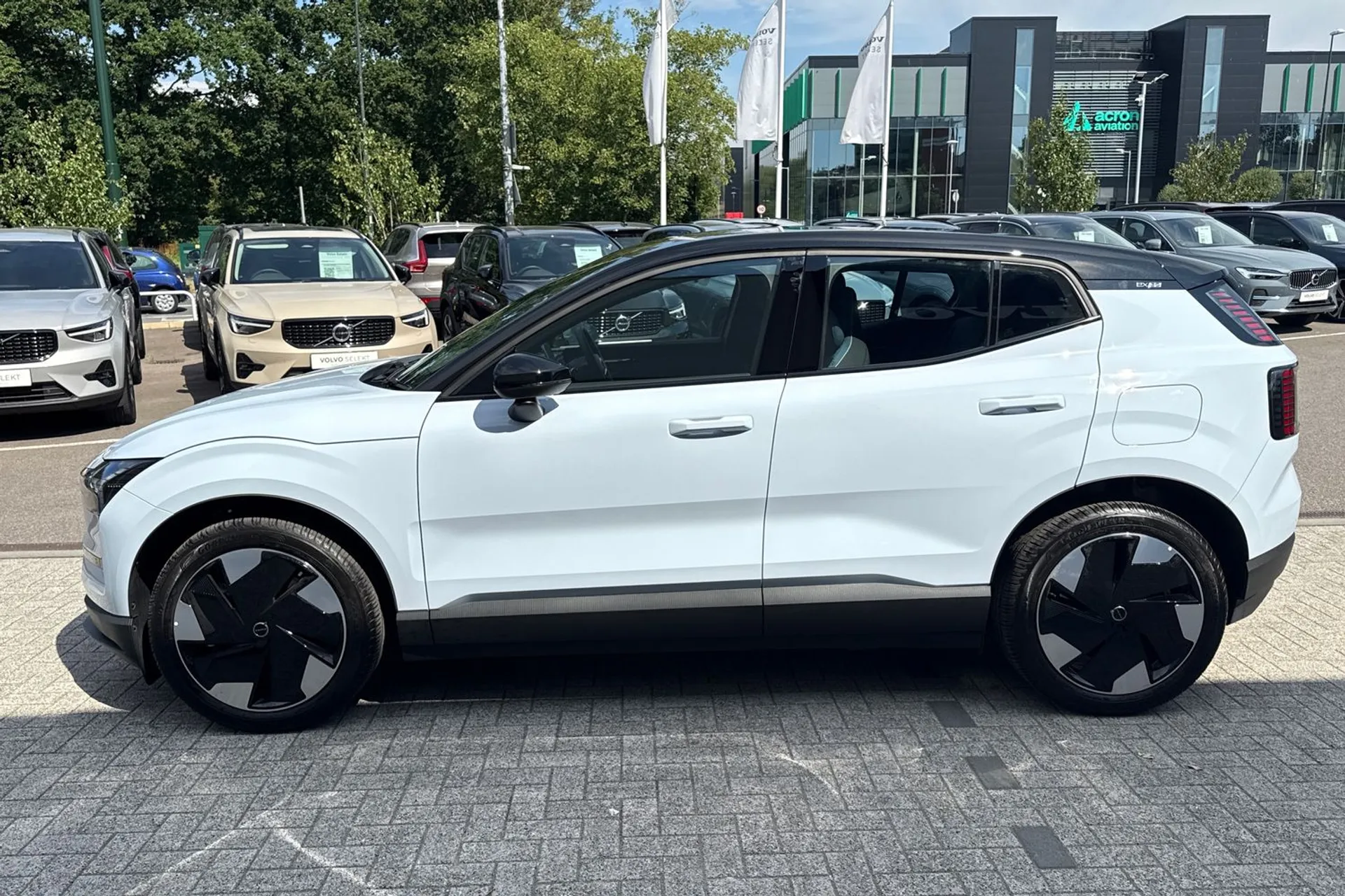 Volvo EX30 thumbnail image number 10