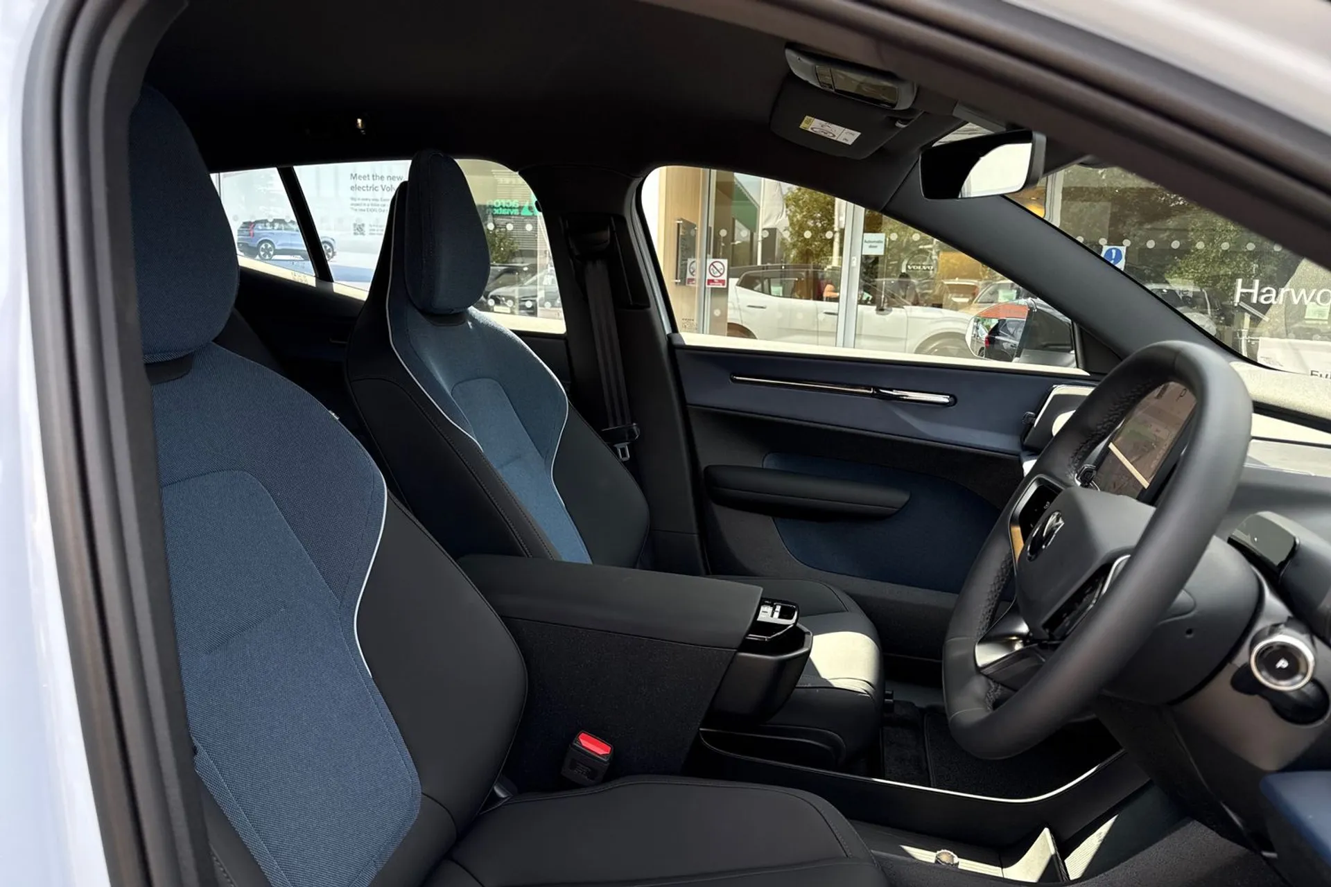 Volvo EX30 thumbnail image number 25