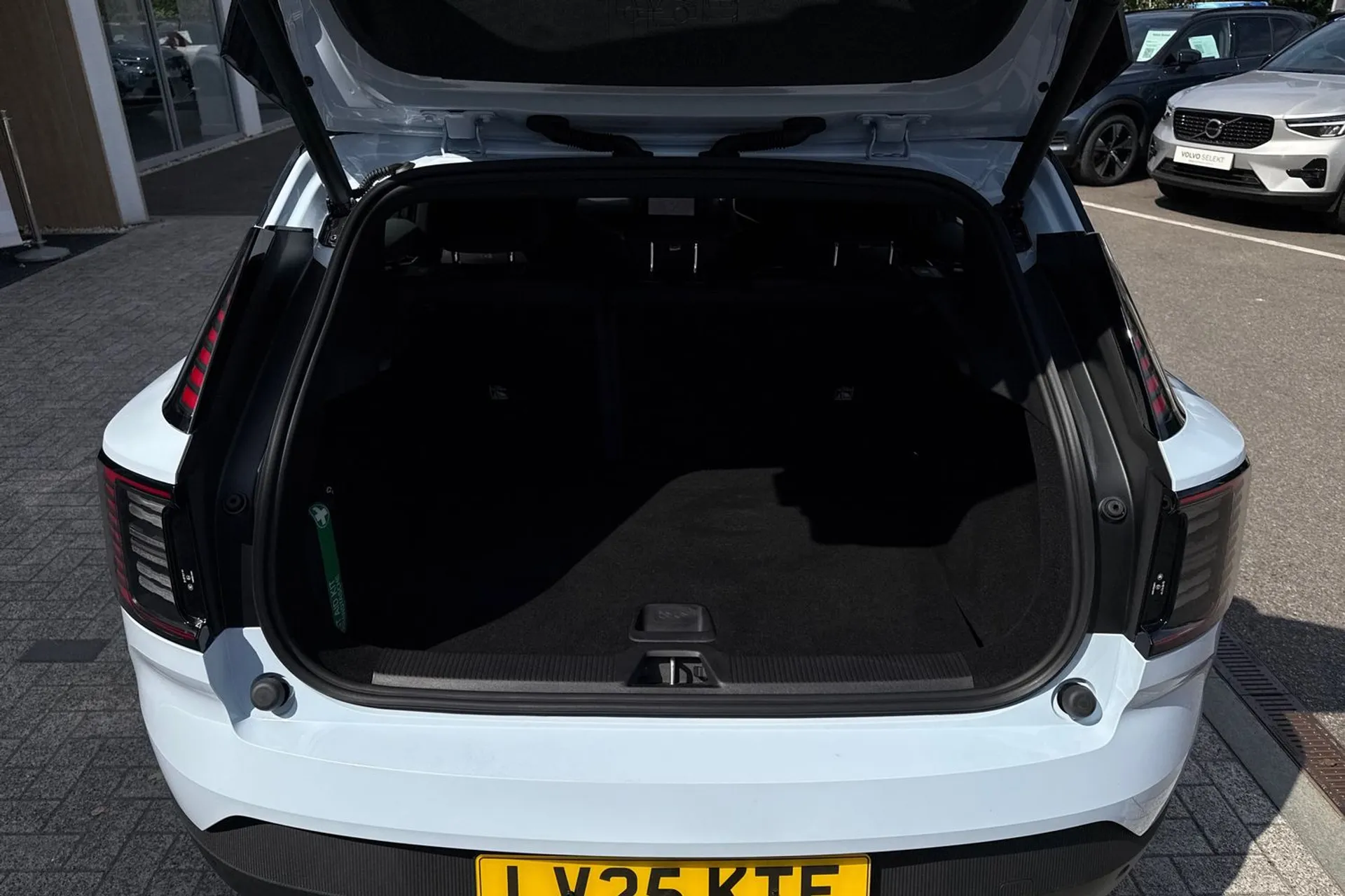 Volvo EX30 thumbnail image number 19