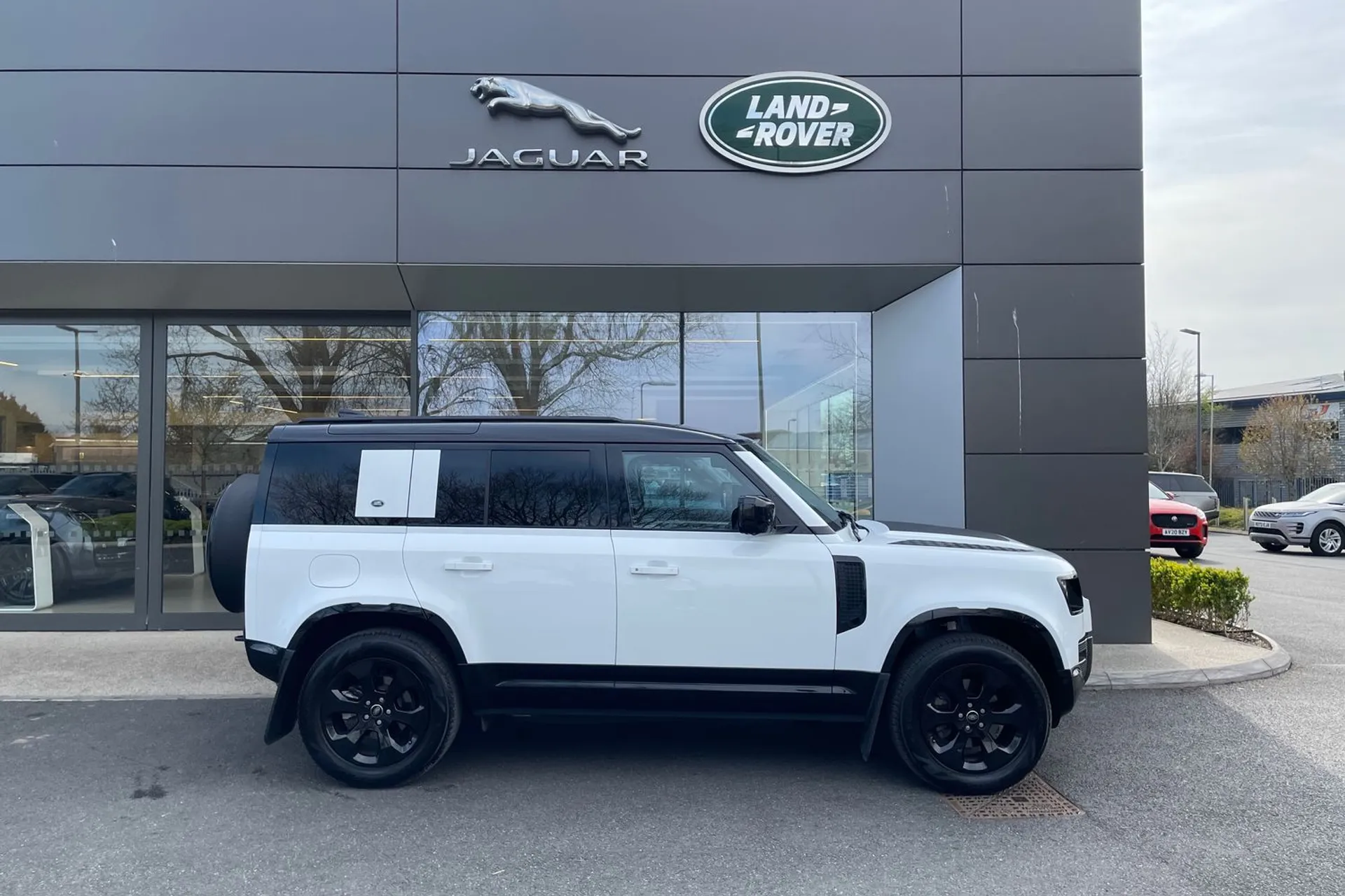 LAND ROVER DEFENDER thumbnail image number 2
