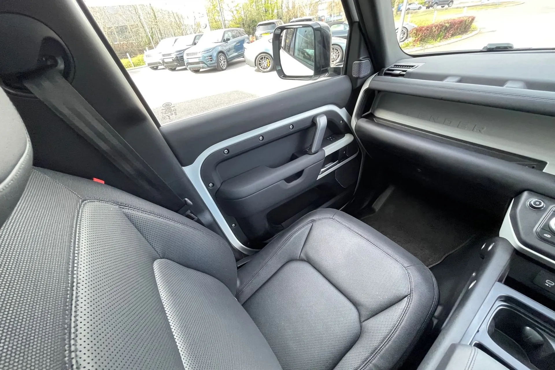 LAND ROVER DEFENDER thumbnail image number 13