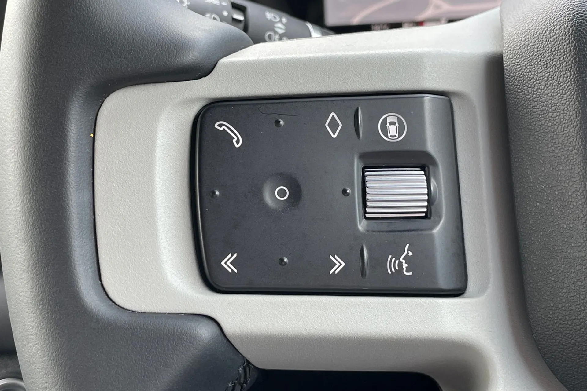 LAND ROVER DEFENDER thumbnail image number 25