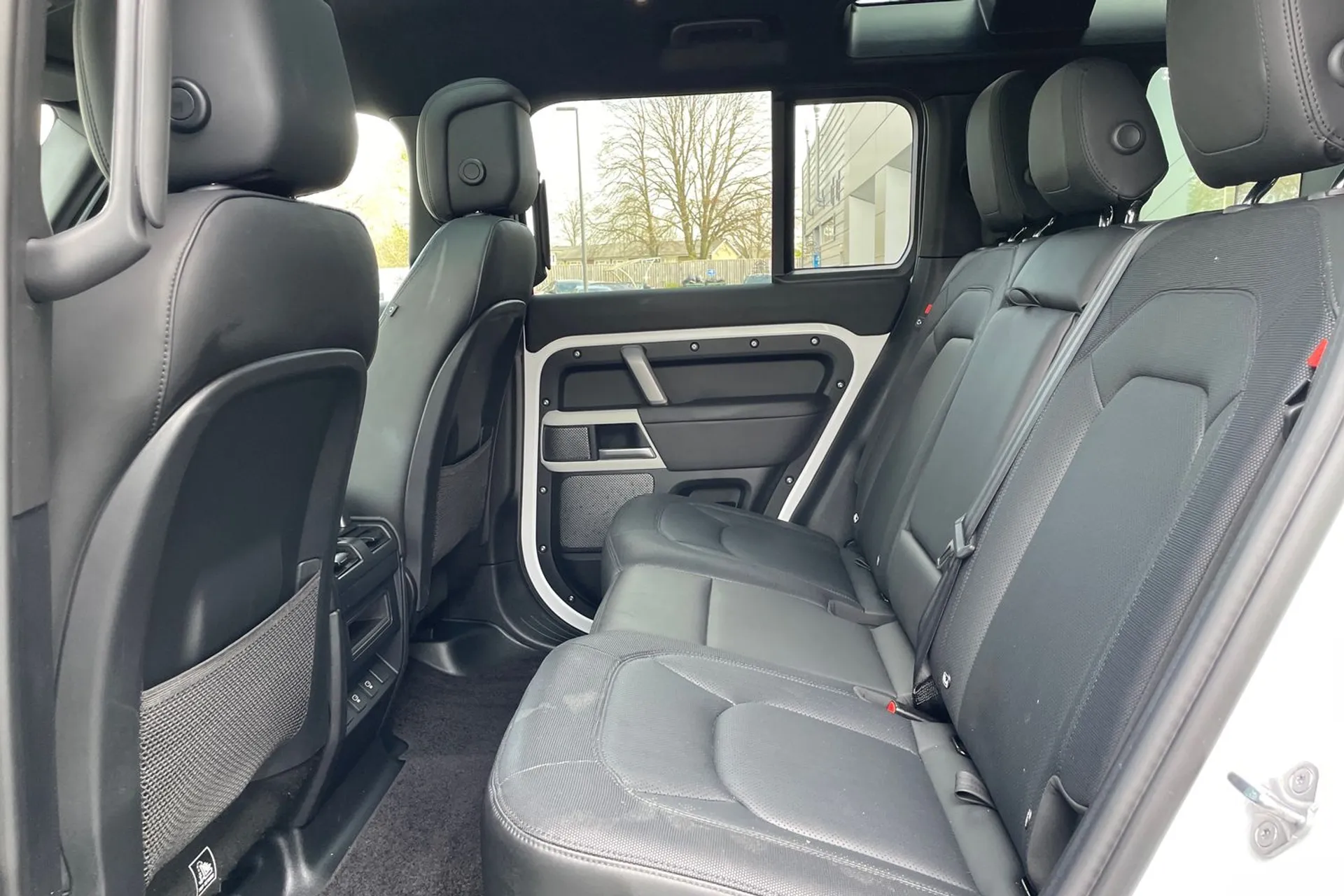 LAND ROVER DEFENDER thumbnail image number 51