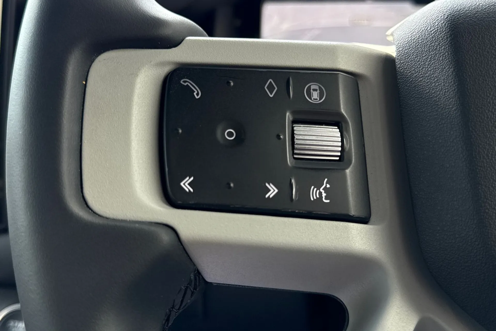 LAND ROVER DEFENDER thumbnail image number 54
