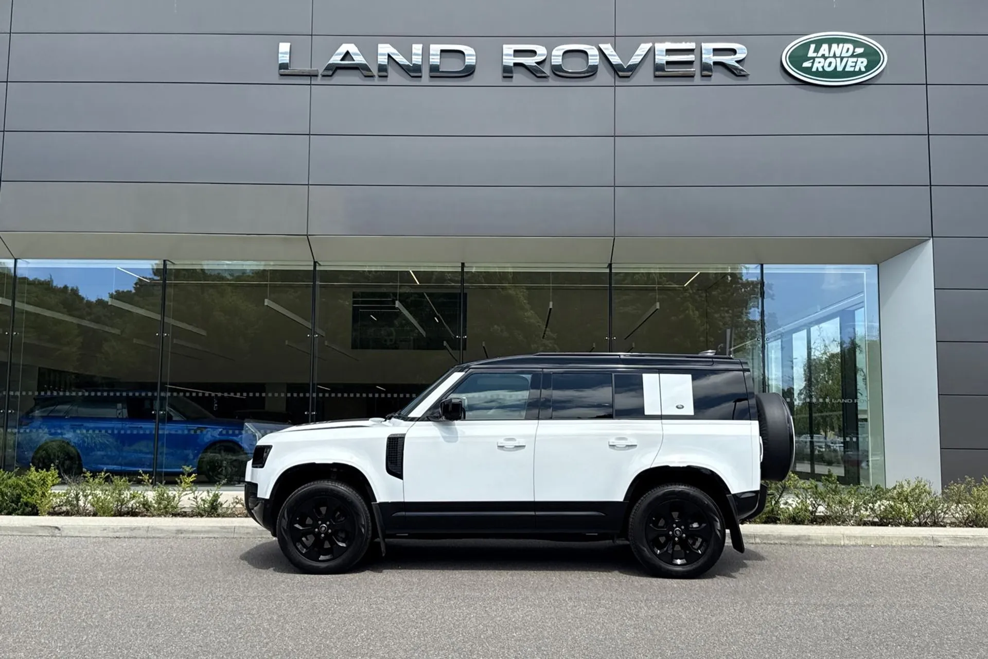 LAND ROVER DEFENDER thumbnail image number 9