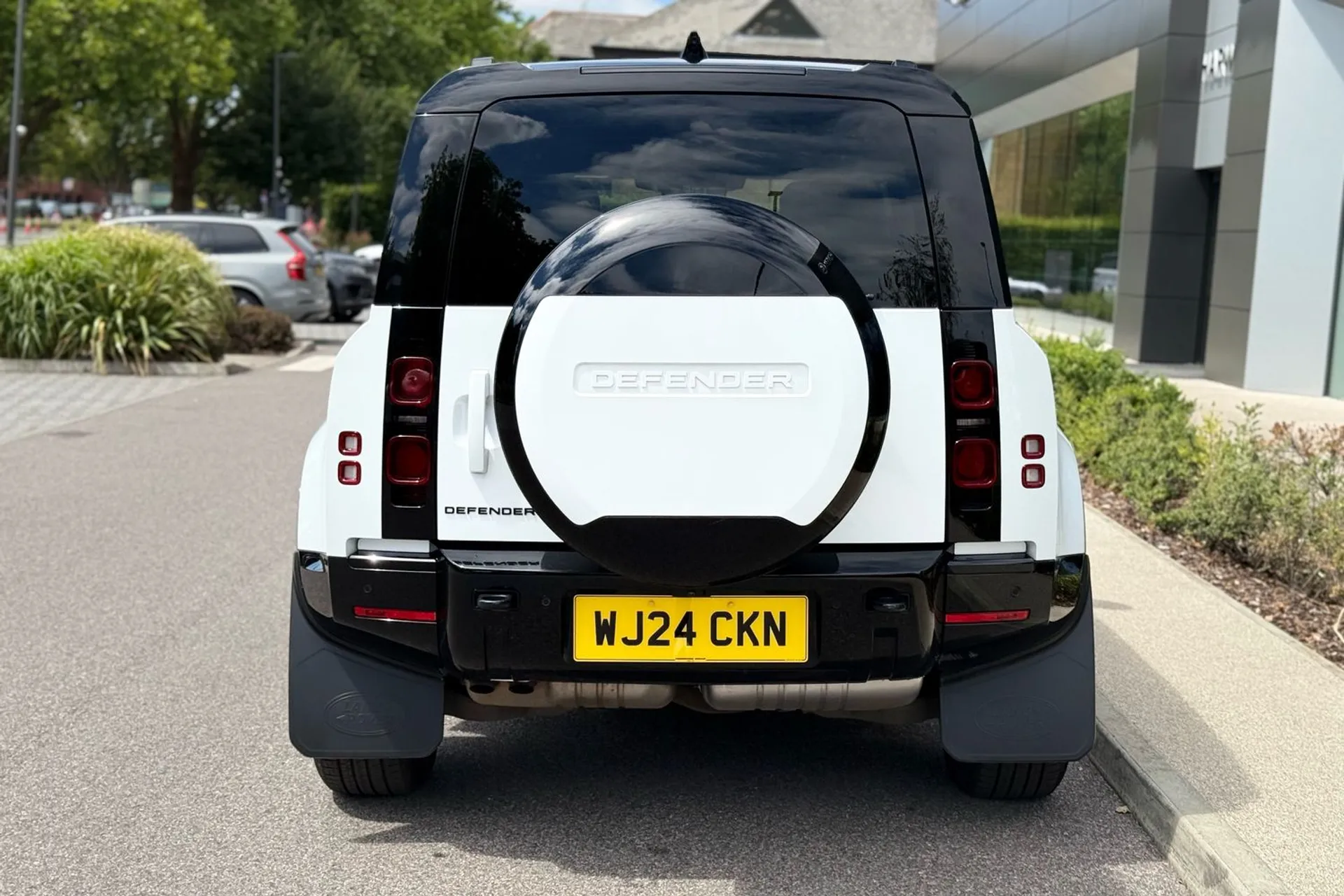 LAND ROVER DEFENDER thumbnail image number 17