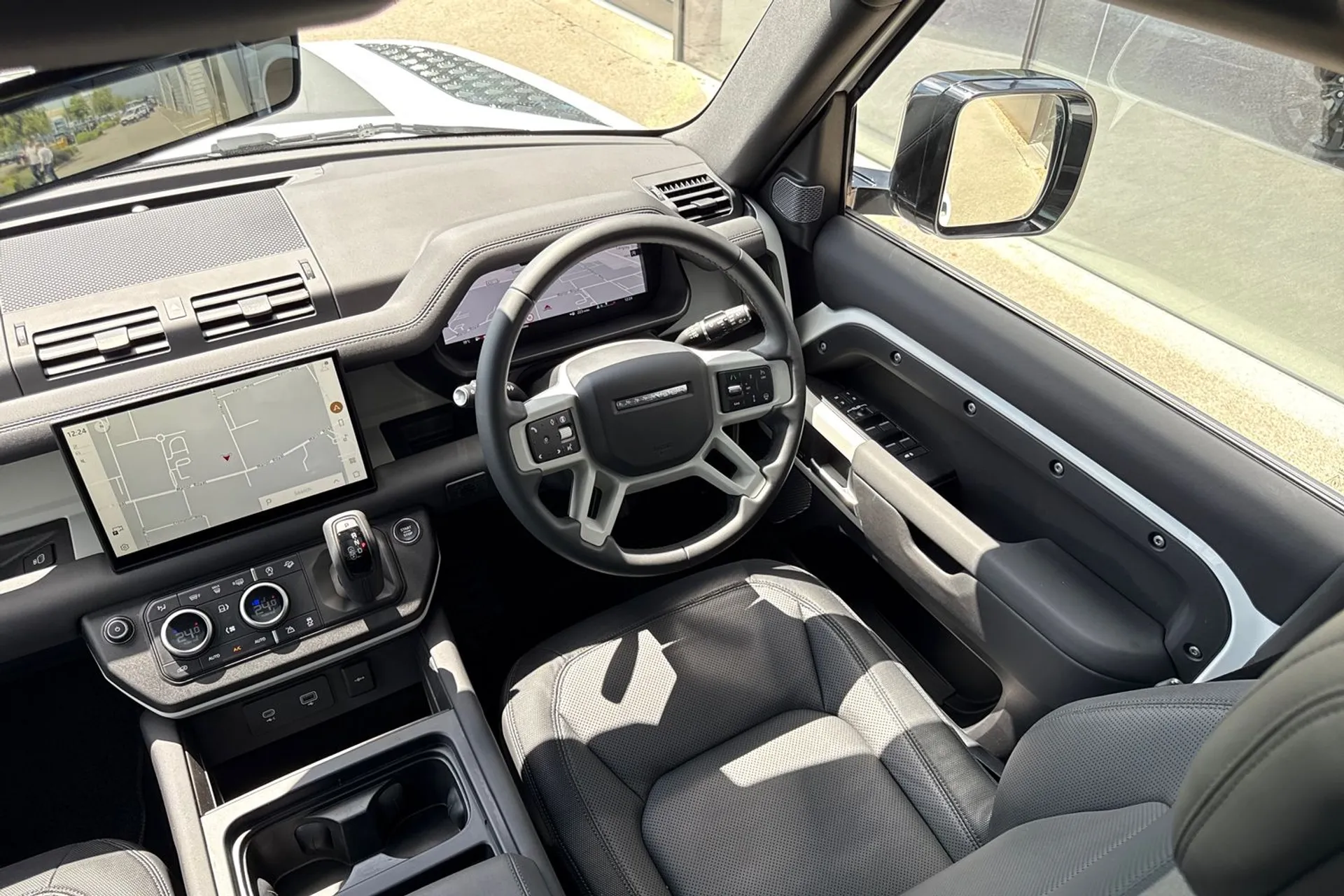 LAND ROVER DEFENDER thumbnail image number 34