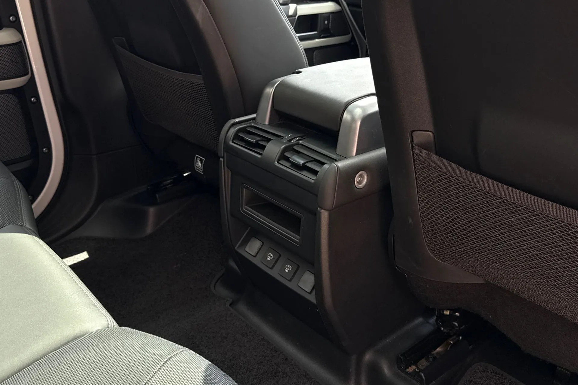 LAND ROVER DEFENDER thumbnail image number 43