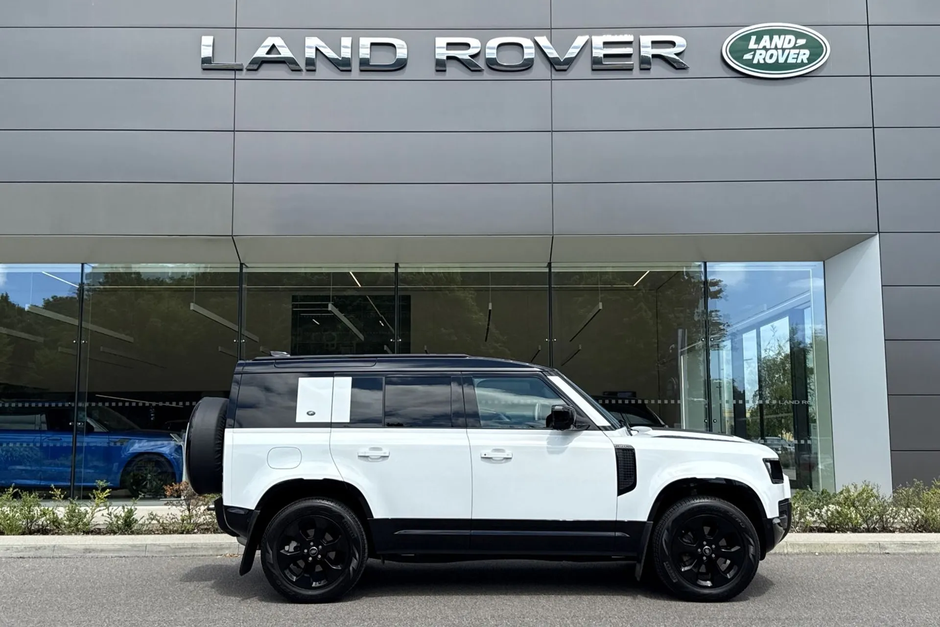 LAND ROVER DEFENDER thumbnail image number 2