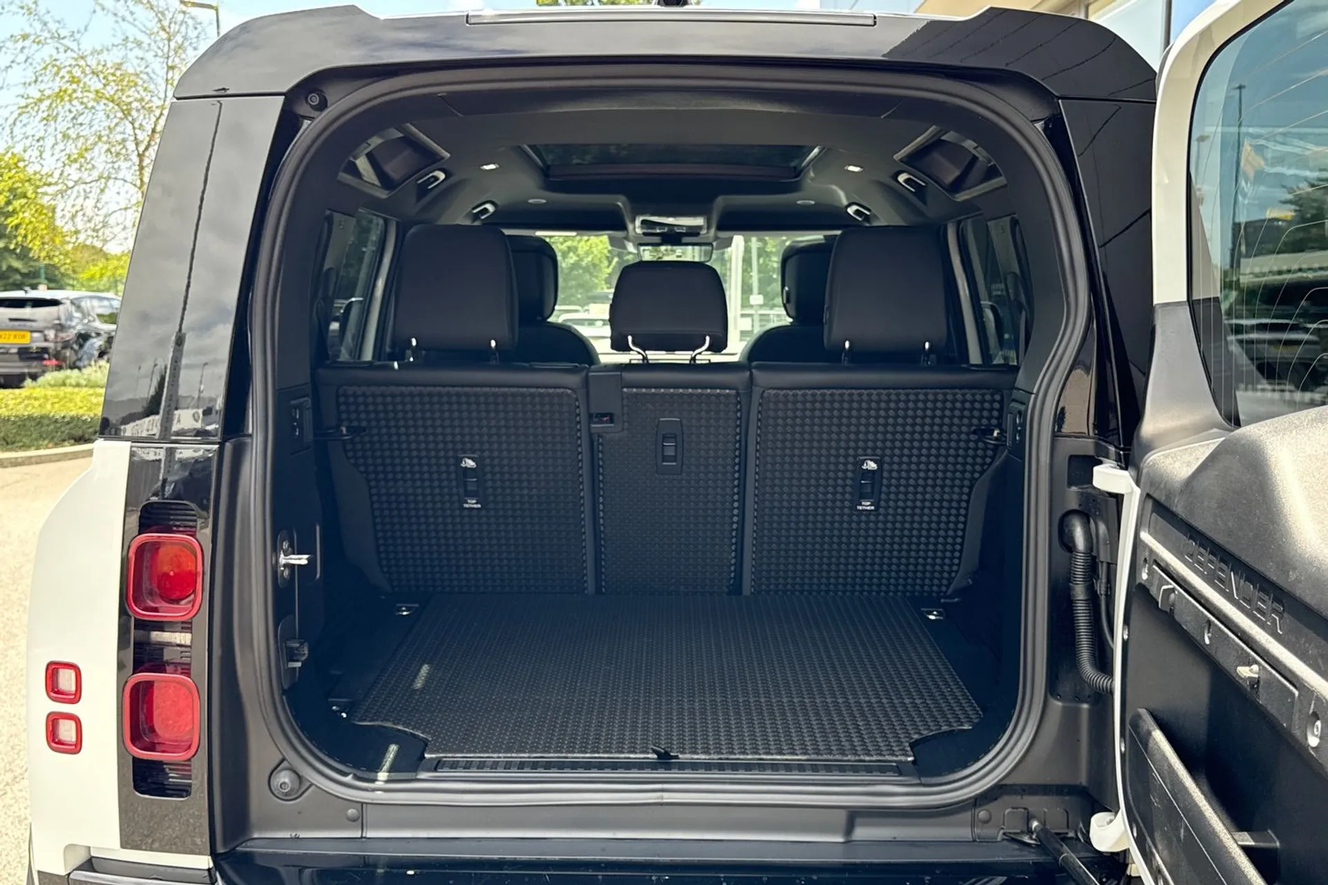 LAND ROVER DEFENDER thumbnail image number 37