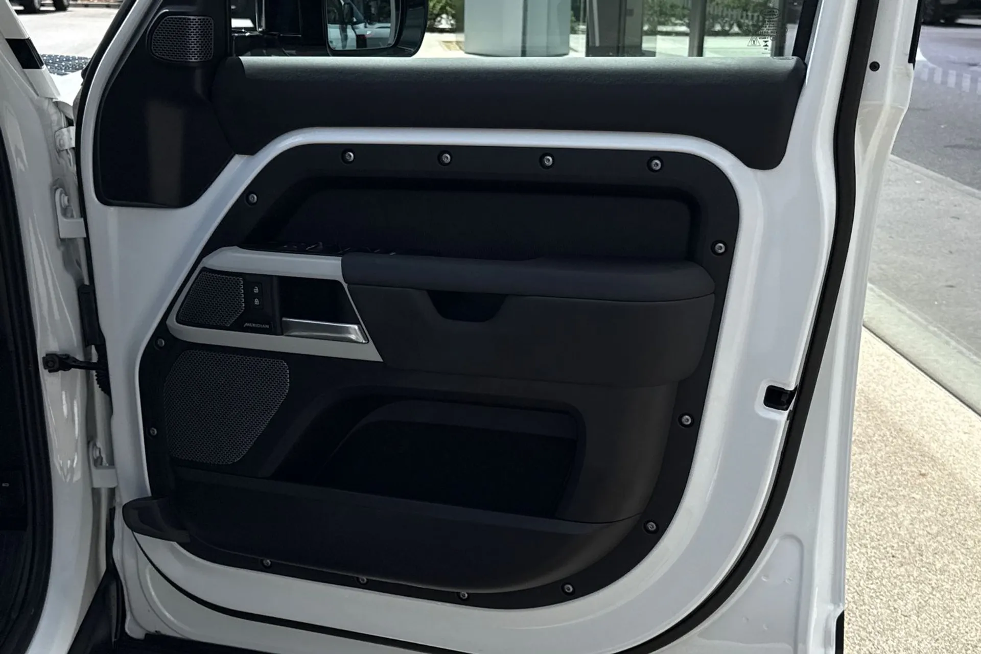 LAND ROVER DEFENDER thumbnail image number 64