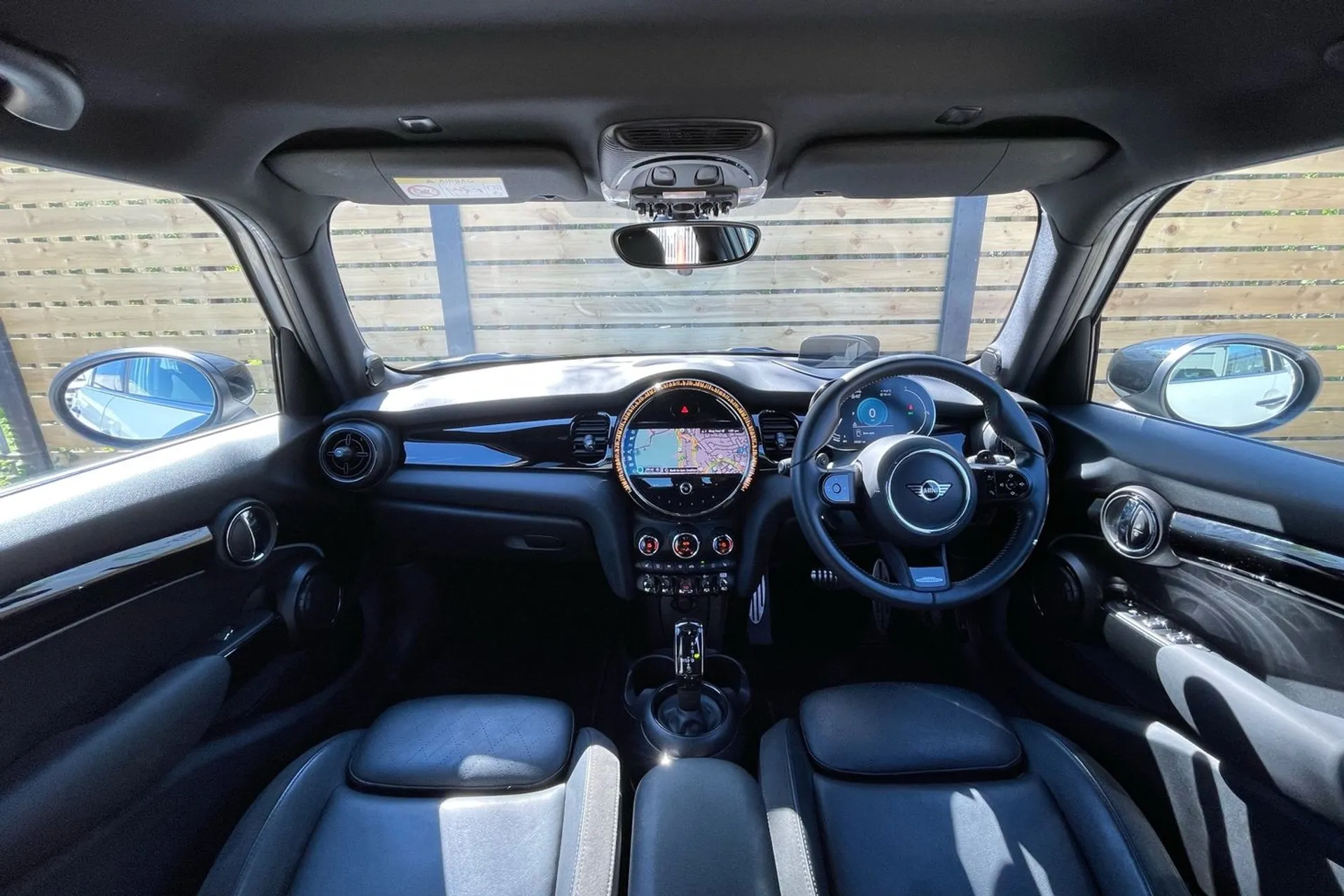 MINI HATCHBACK thumbnail image number 3