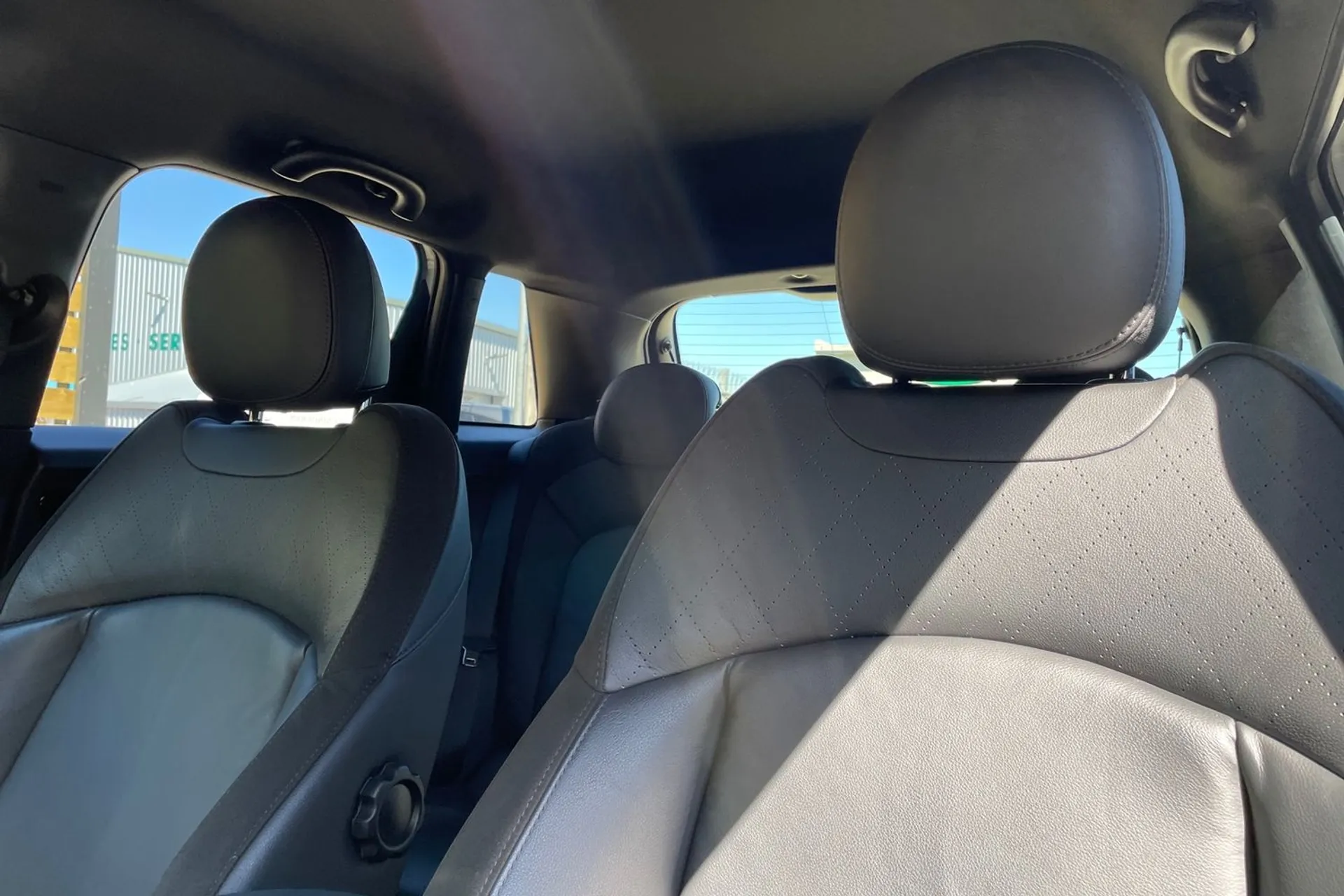 MINI HATCHBACK thumbnail image number 30