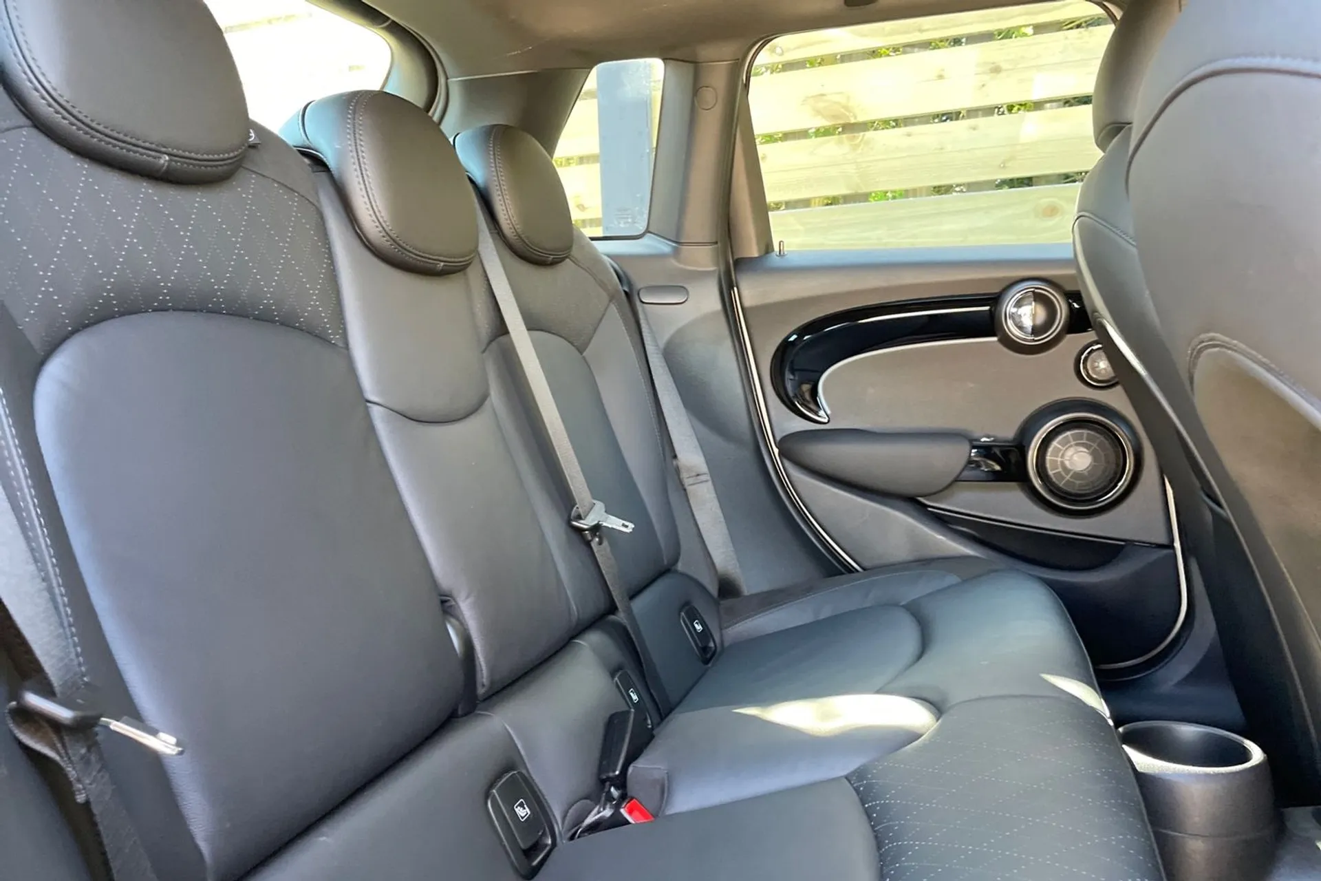 MINI HATCHBACK thumbnail image number 23