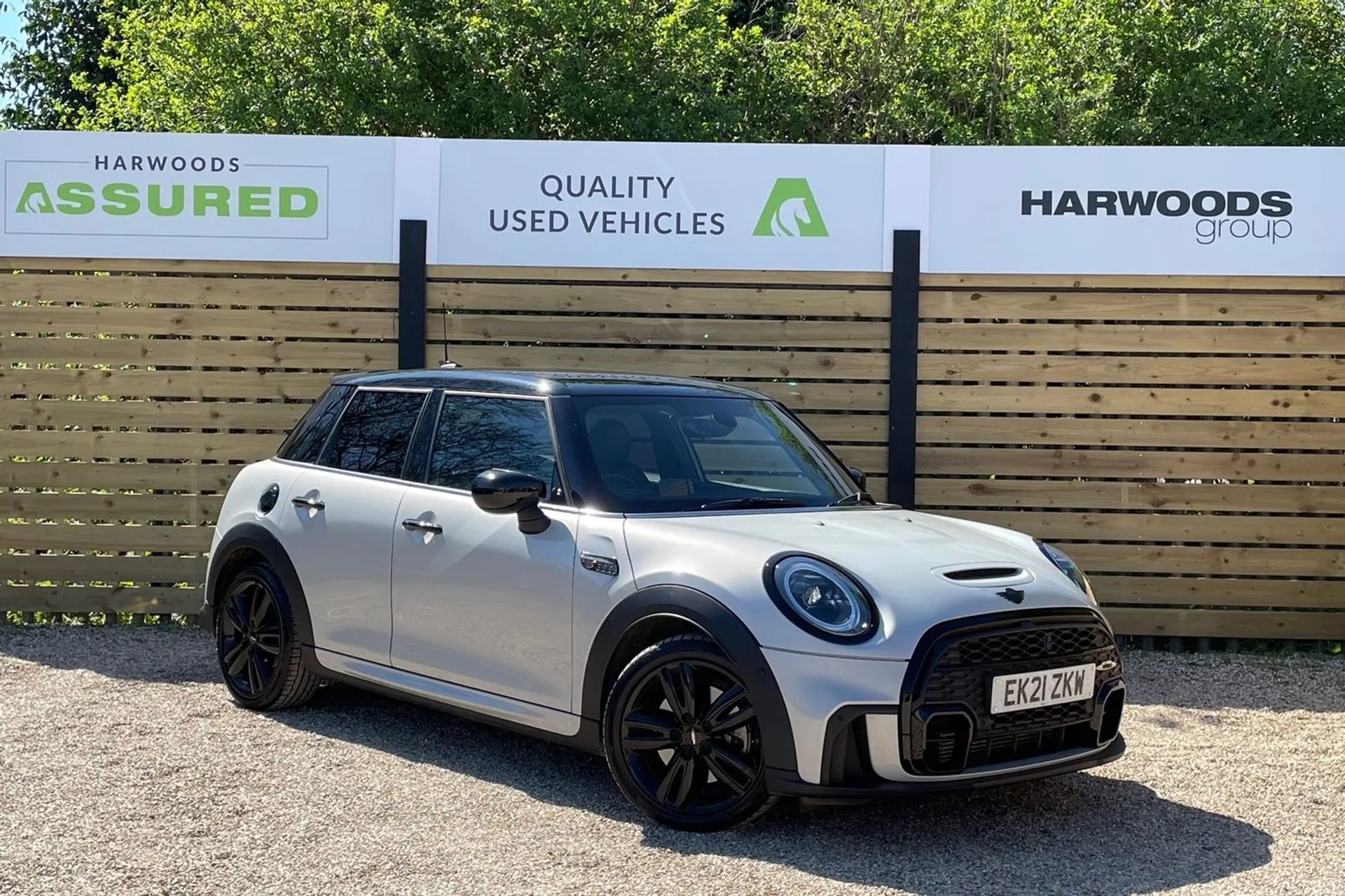 MINI HATCHBACK focused image