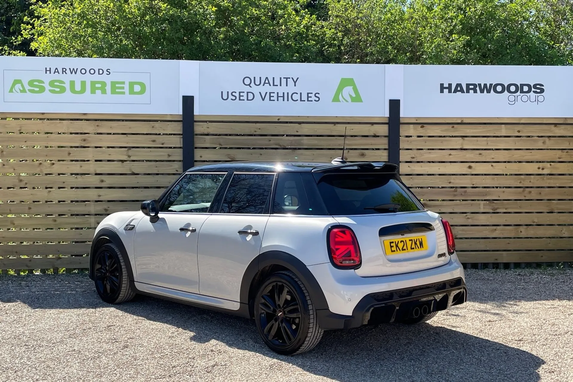 MINI HATCHBACK thumbnail image number 10