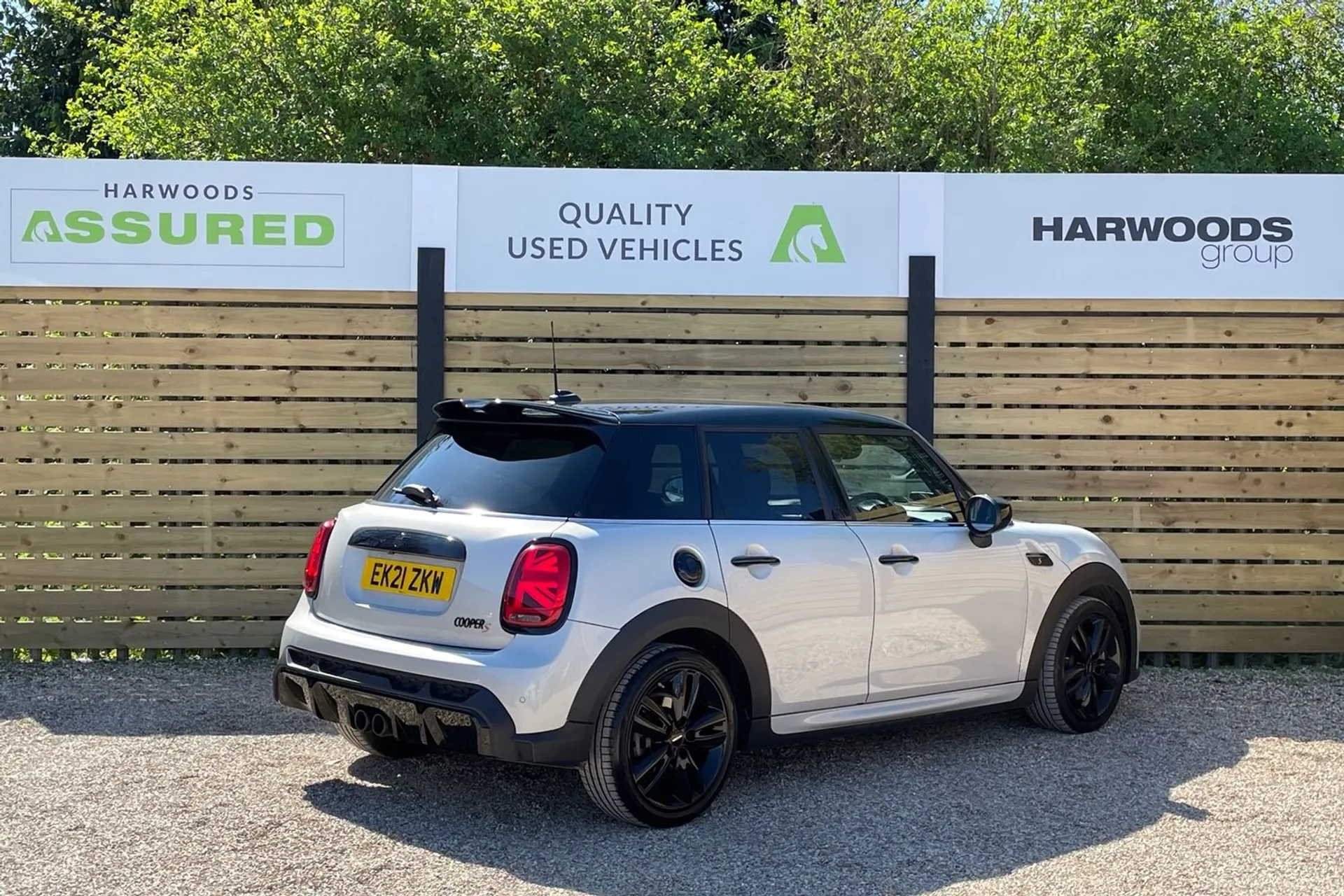 MINI HATCHBACK thumbnail image number 8