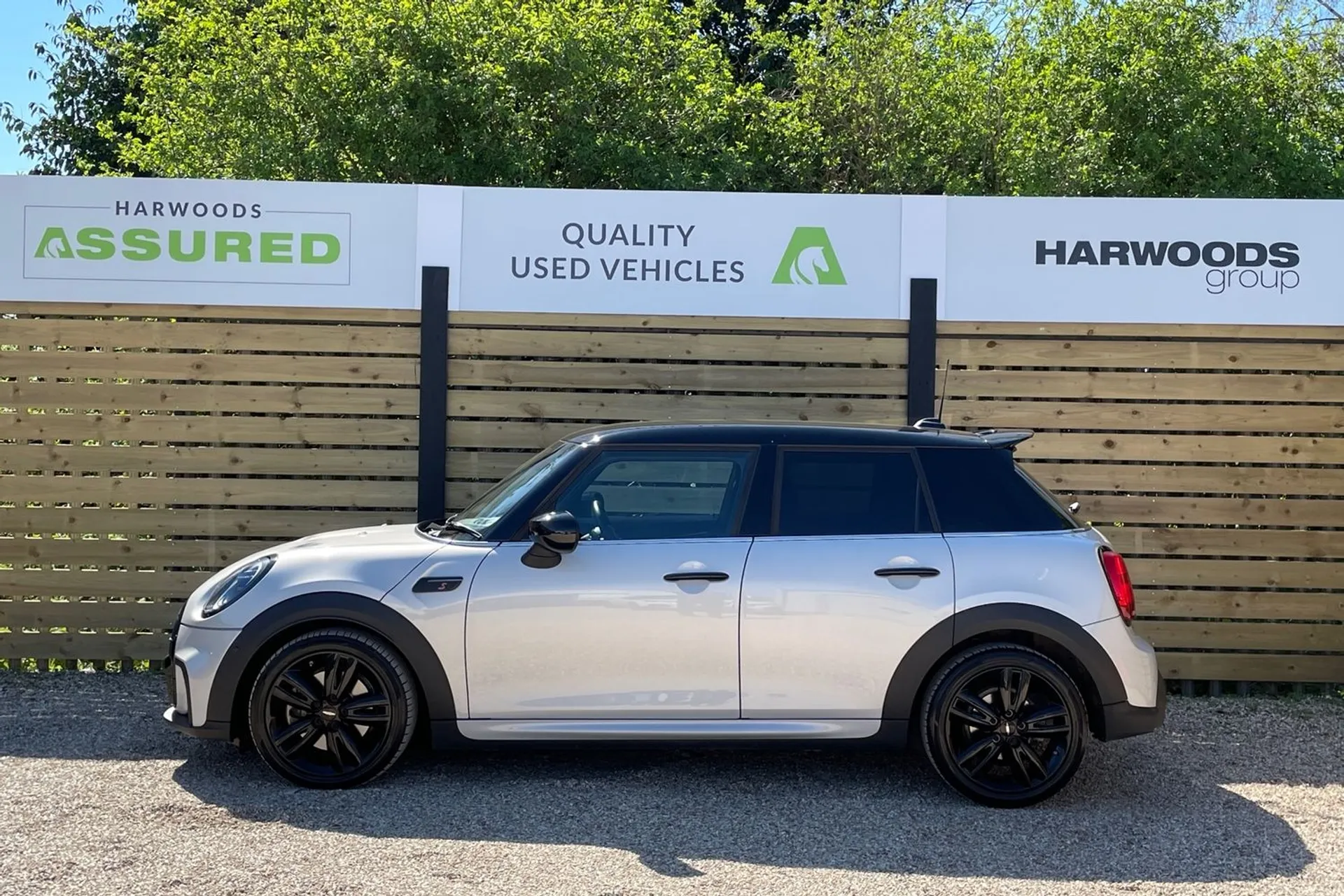 MINI HATCHBACK thumbnail image number 11