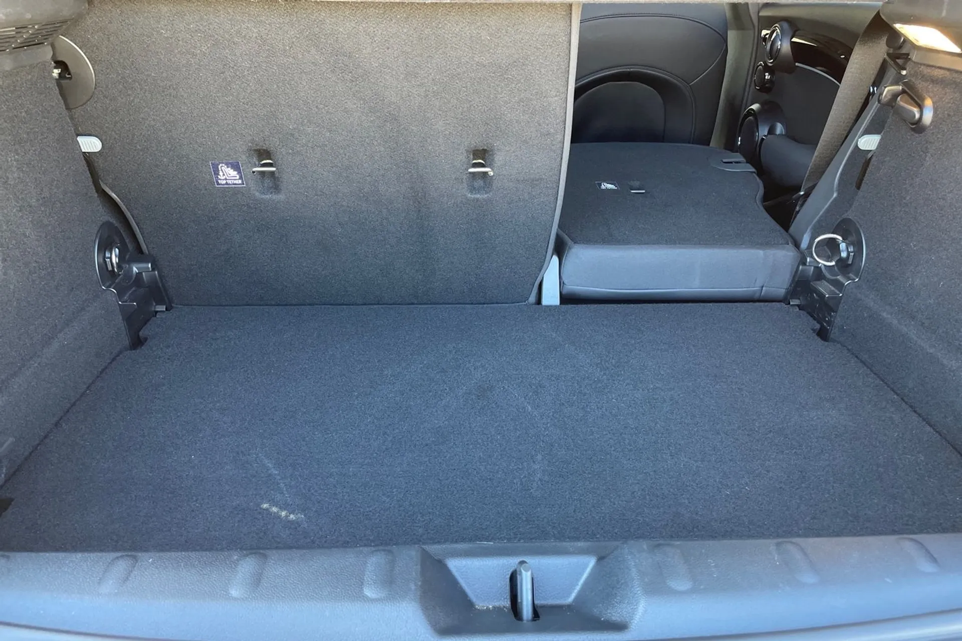 MINI HATCHBACK thumbnail image number 22