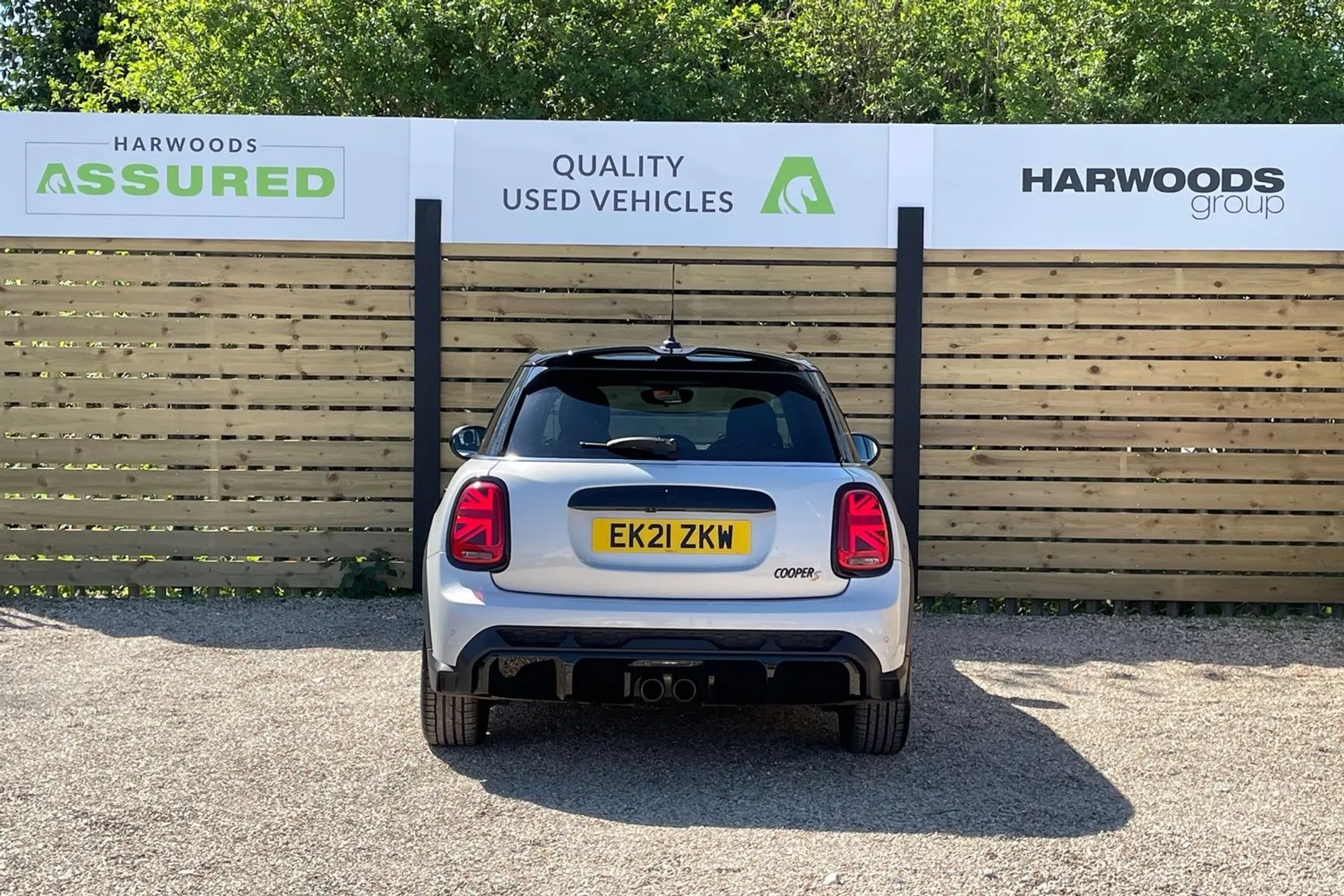 MINI HATCHBACK thumbnail image number 9