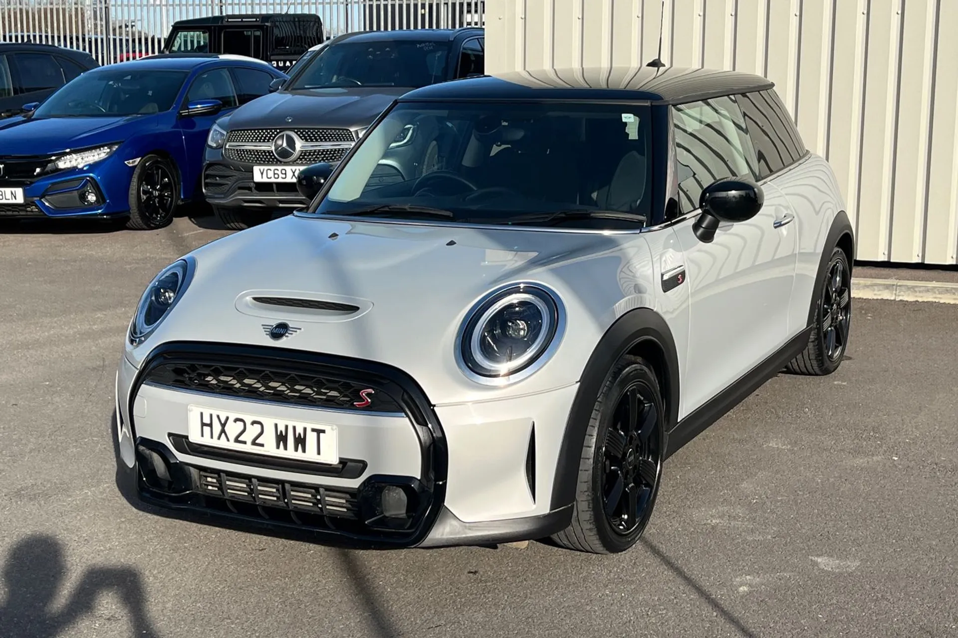MINI HATCHBACK thumbnail image number 11