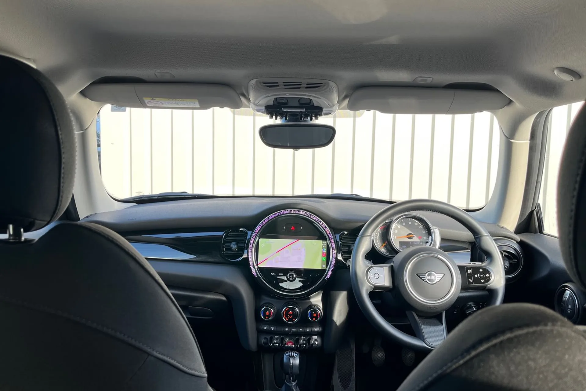 MINI HATCHBACK thumbnail image number 3