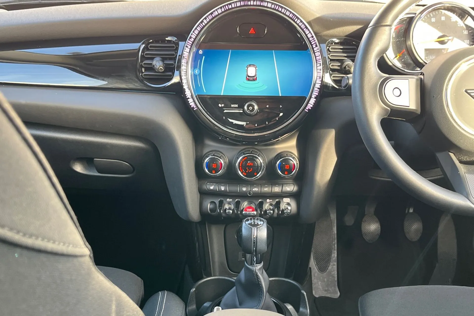 MINI HATCHBACK thumbnail image number 35
