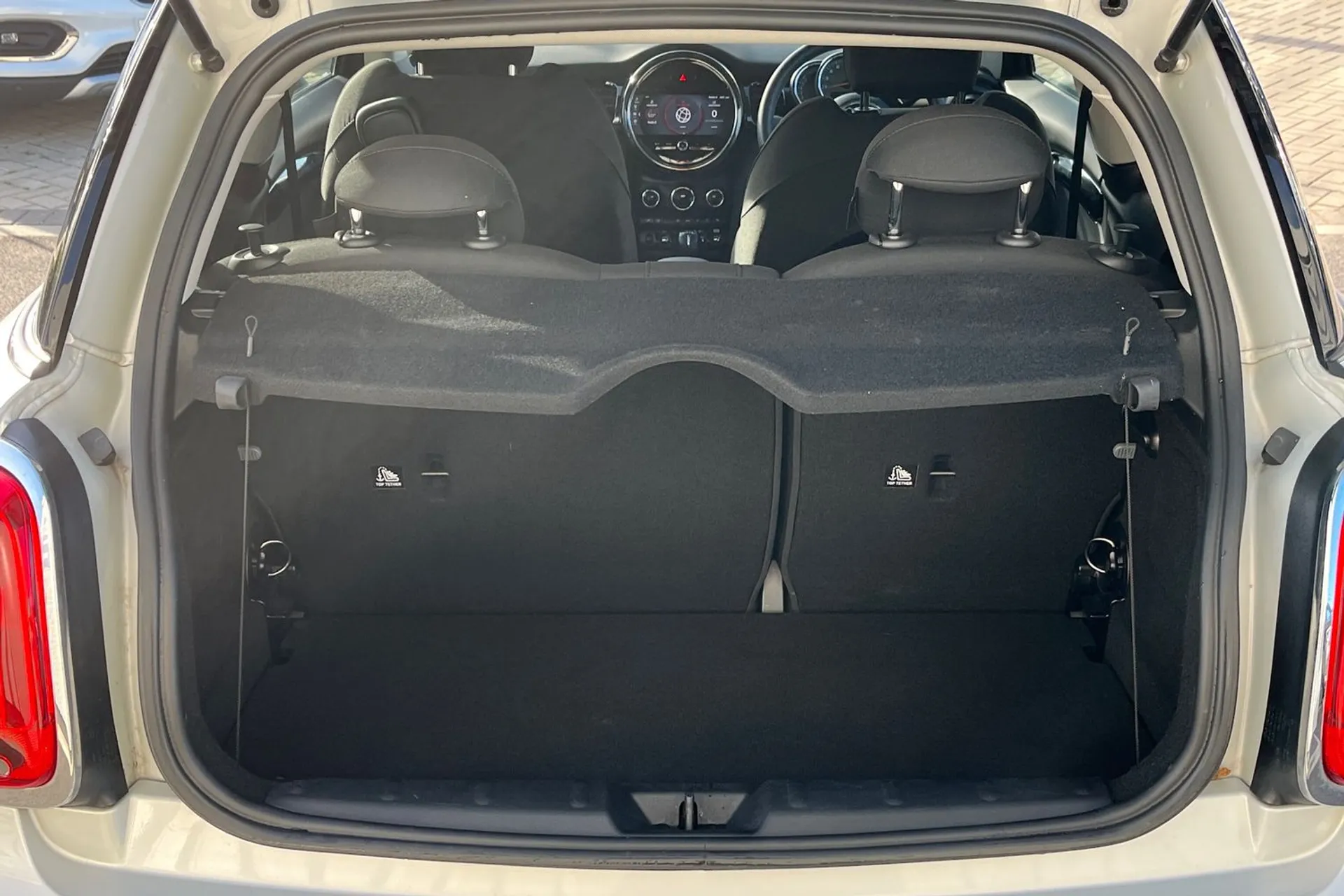 MINI HATCHBACK thumbnail image number 19