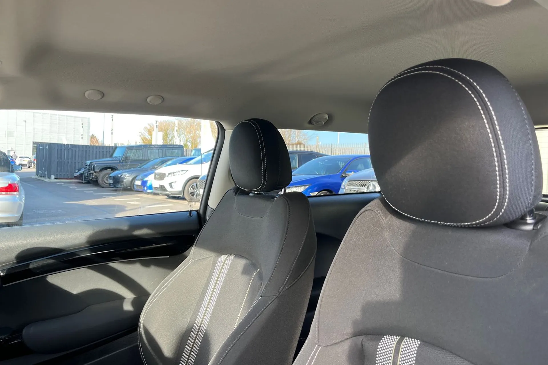 MINI HATCHBACK thumbnail image number 29