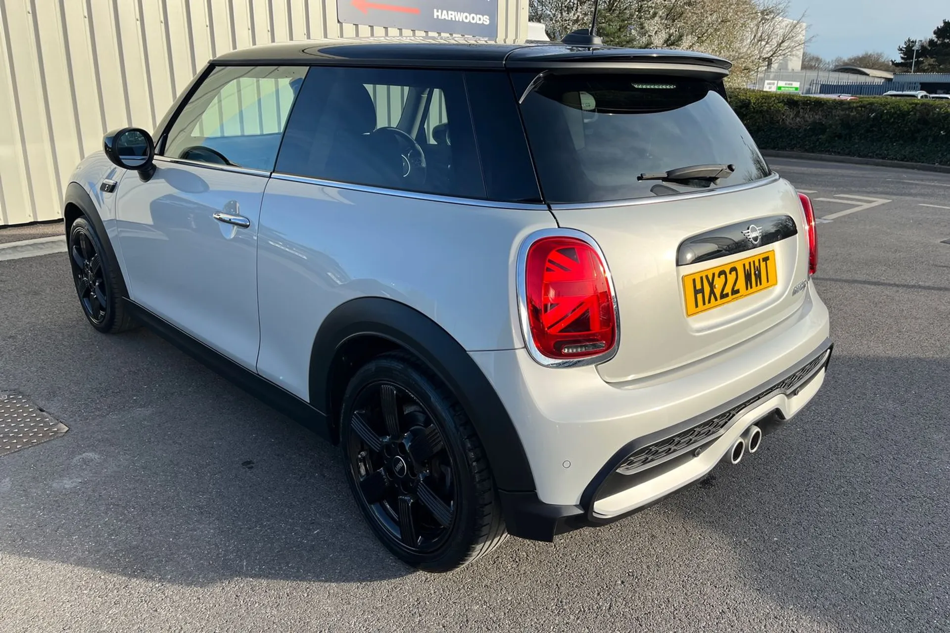 MINI HATCHBACK thumbnail image number 9