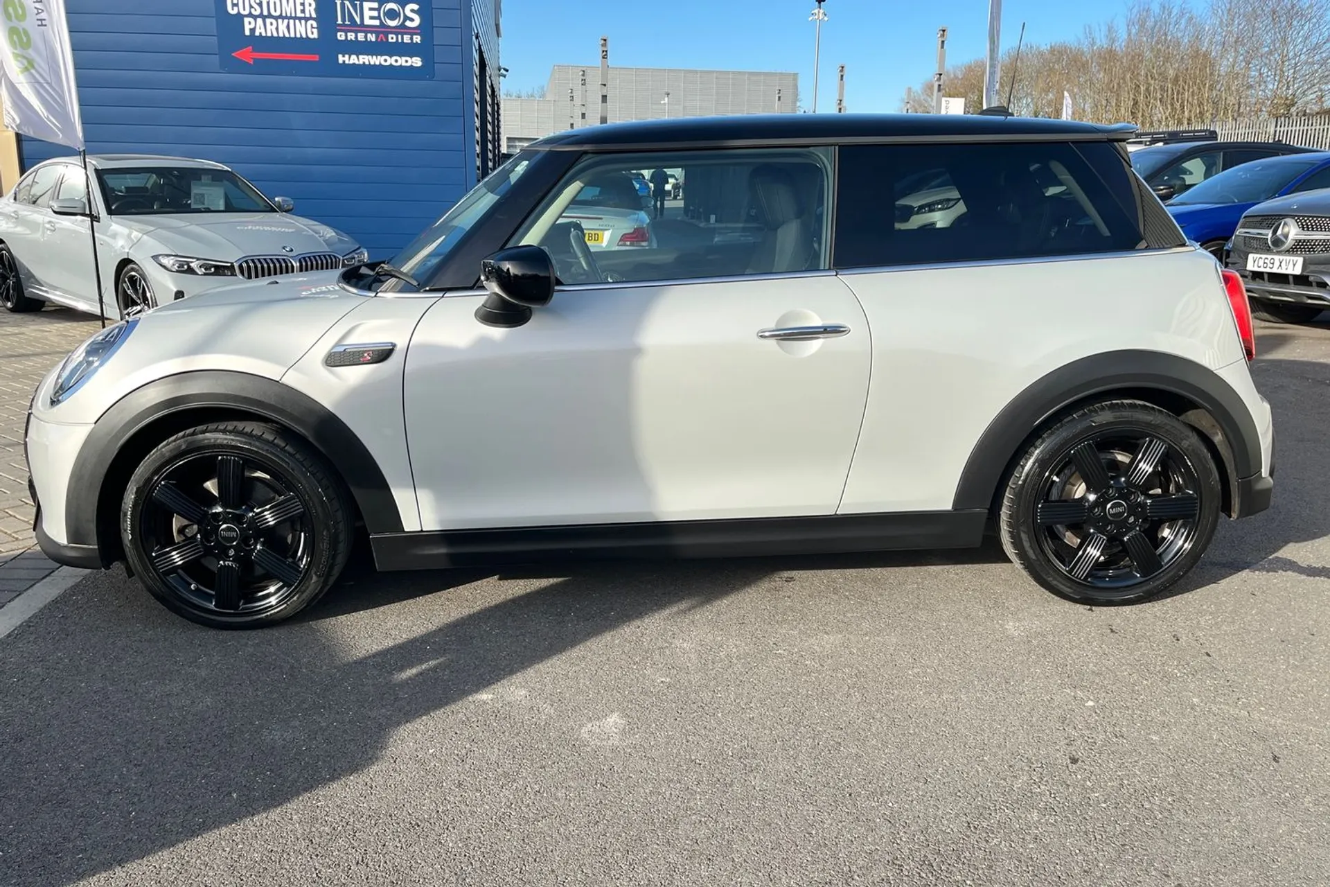 MINI HATCHBACK thumbnail image number 10