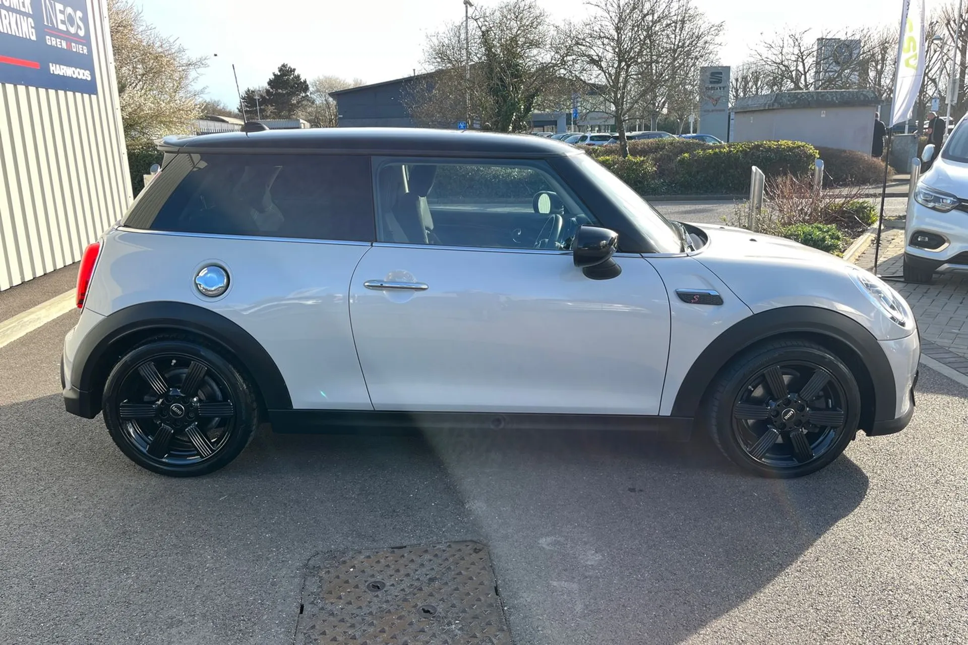 MINI HATCHBACK thumbnail image number 2