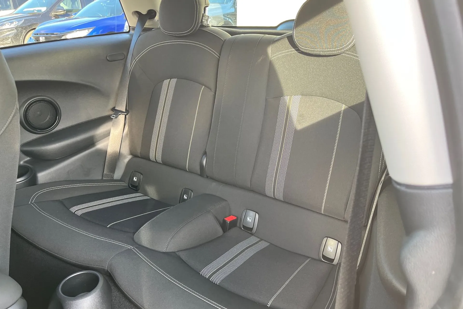 MINI HATCHBACK thumbnail image number 30