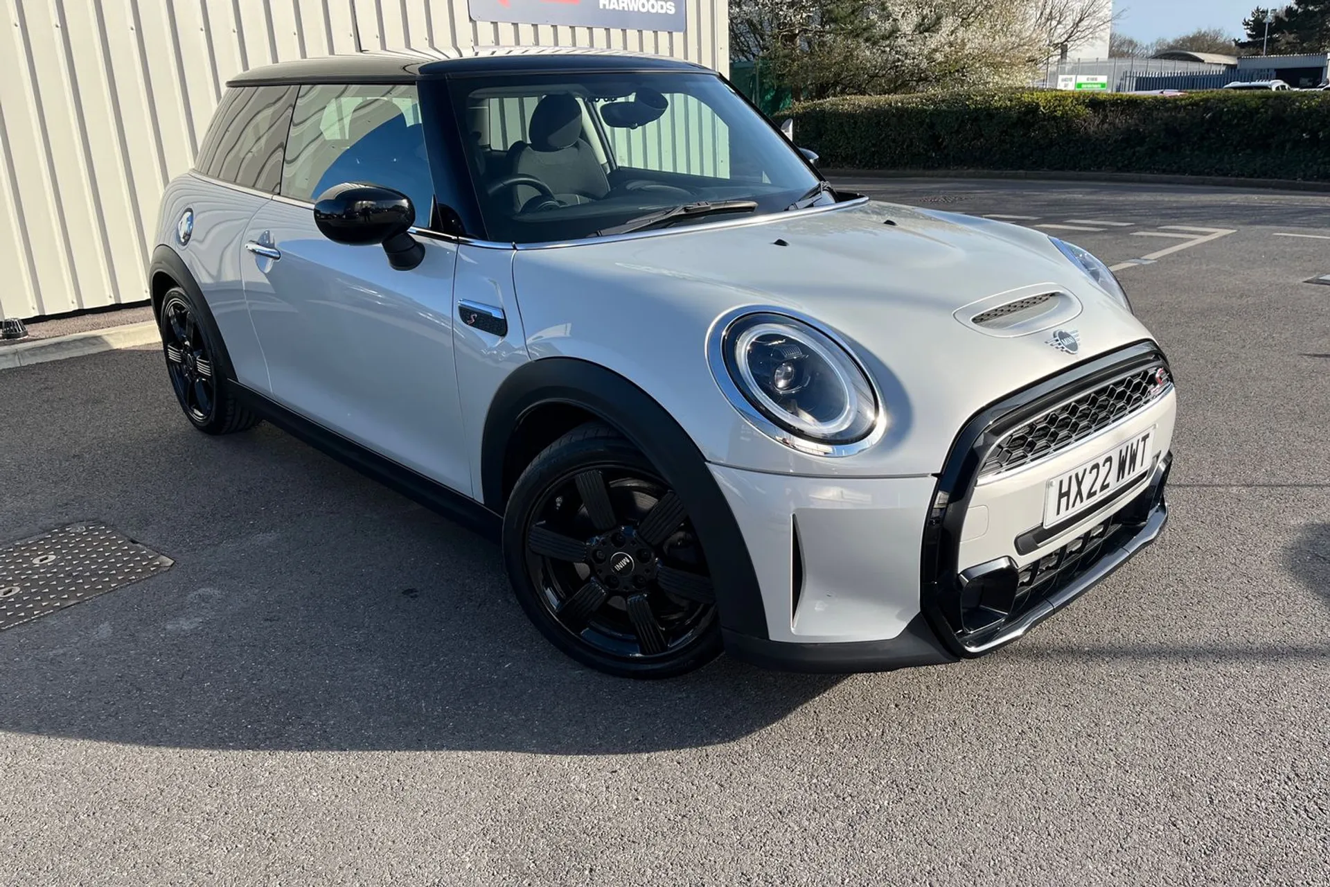 MINI HATCHBACK focused image