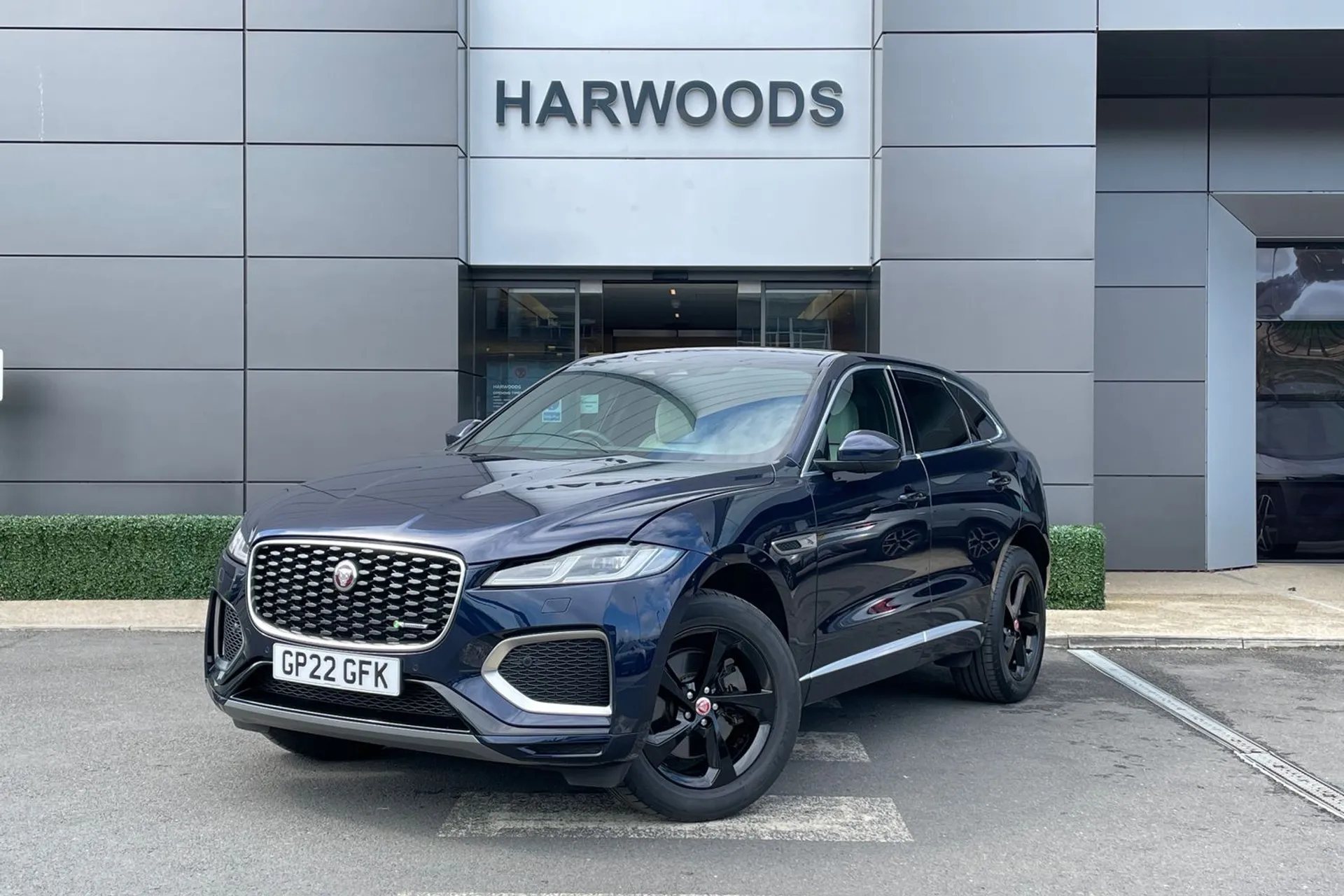 Jaguar F-PACE thumbnail image number 11