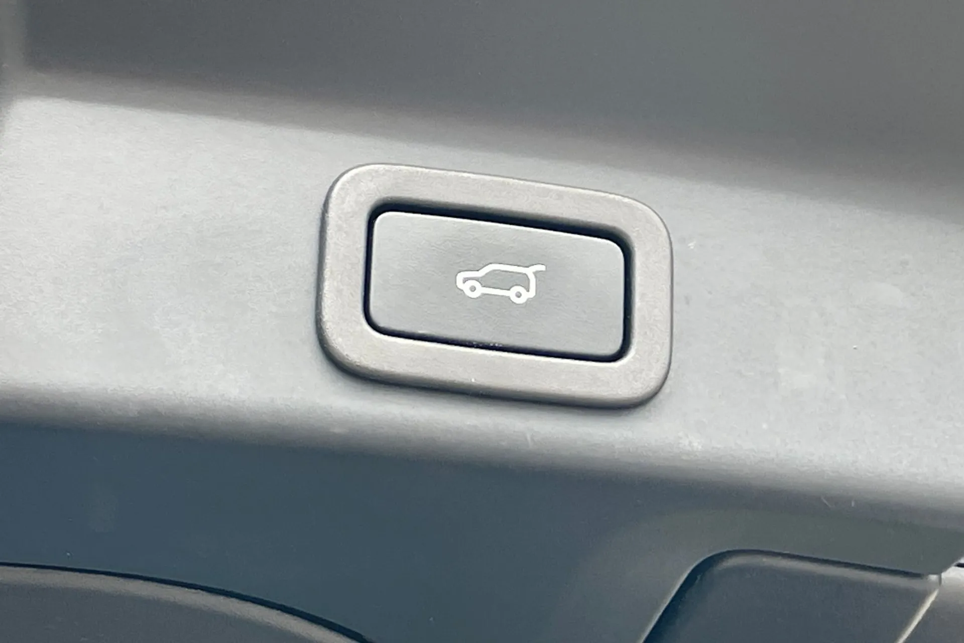 Jaguar F-PACE thumbnail image number 28