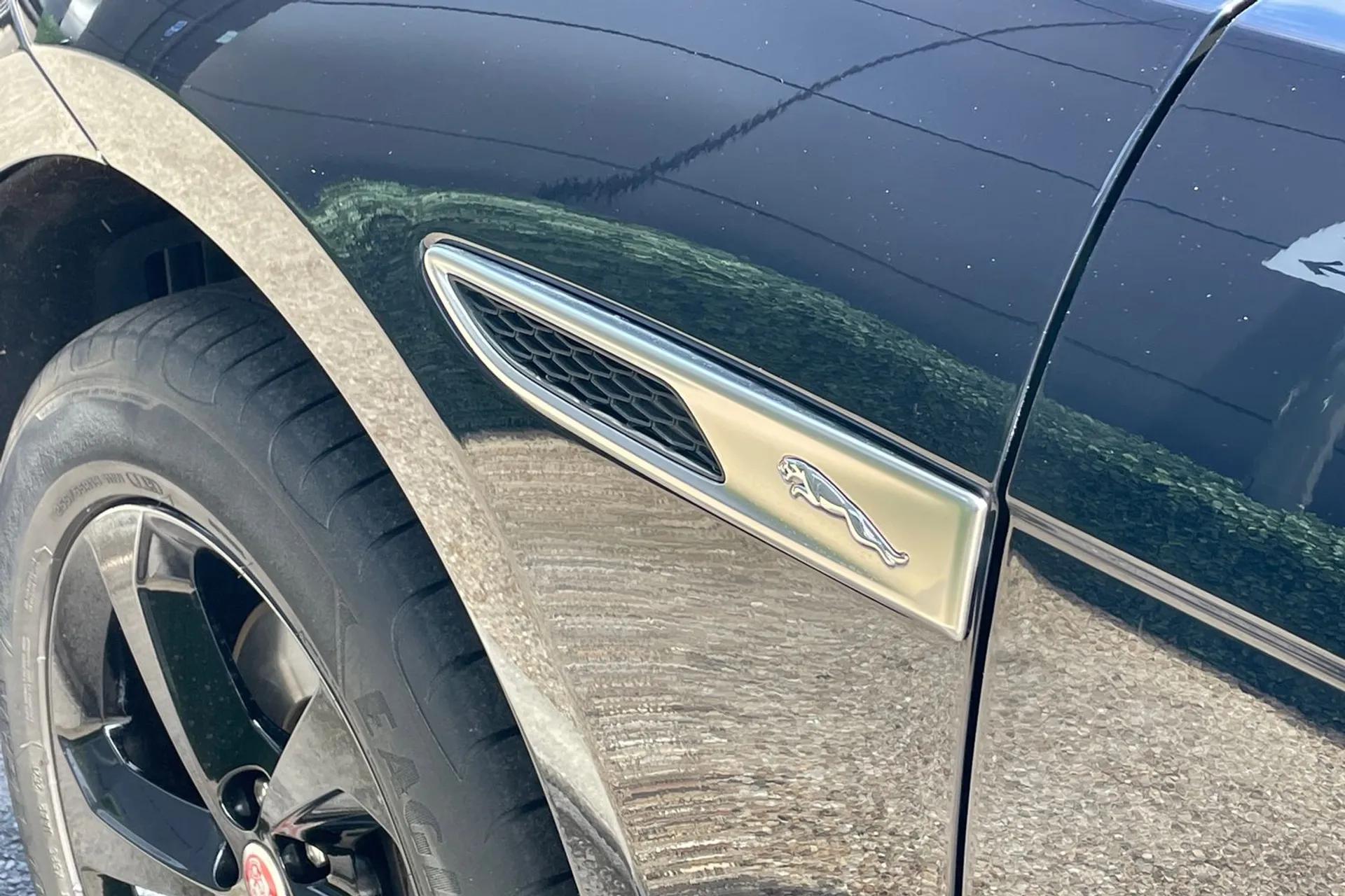 Jaguar F-PACE thumbnail image number 24