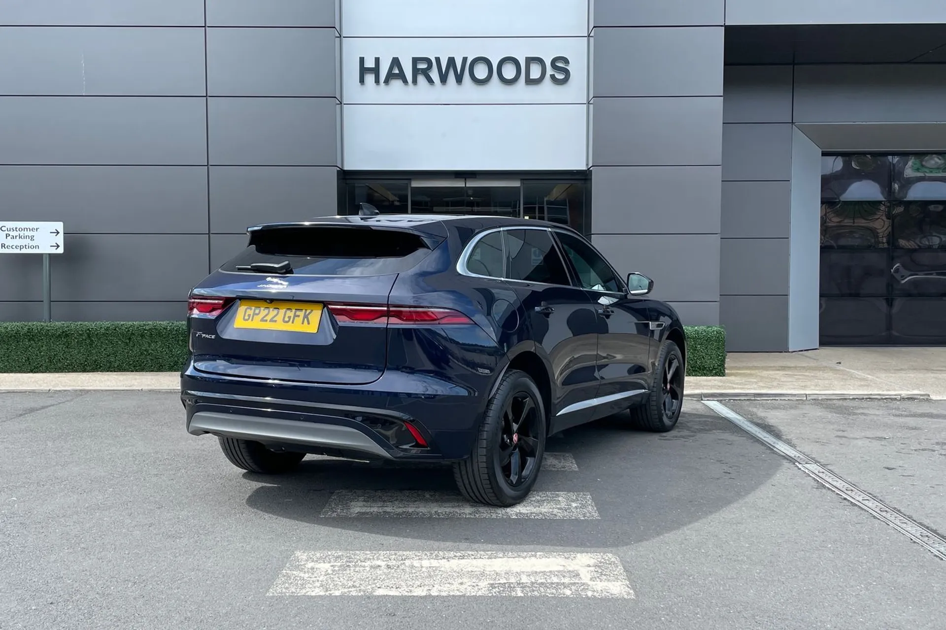 Jaguar F-PACE thumbnail image number 6