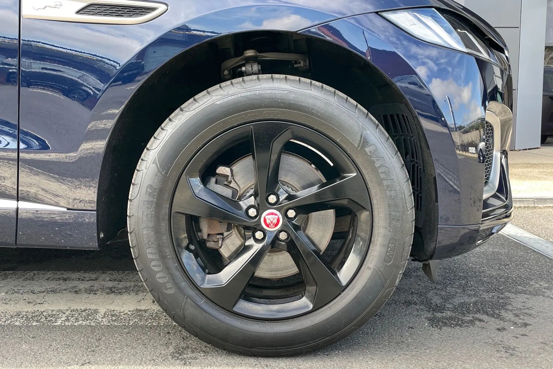 Jaguar F-PACE thumbnail image number 13